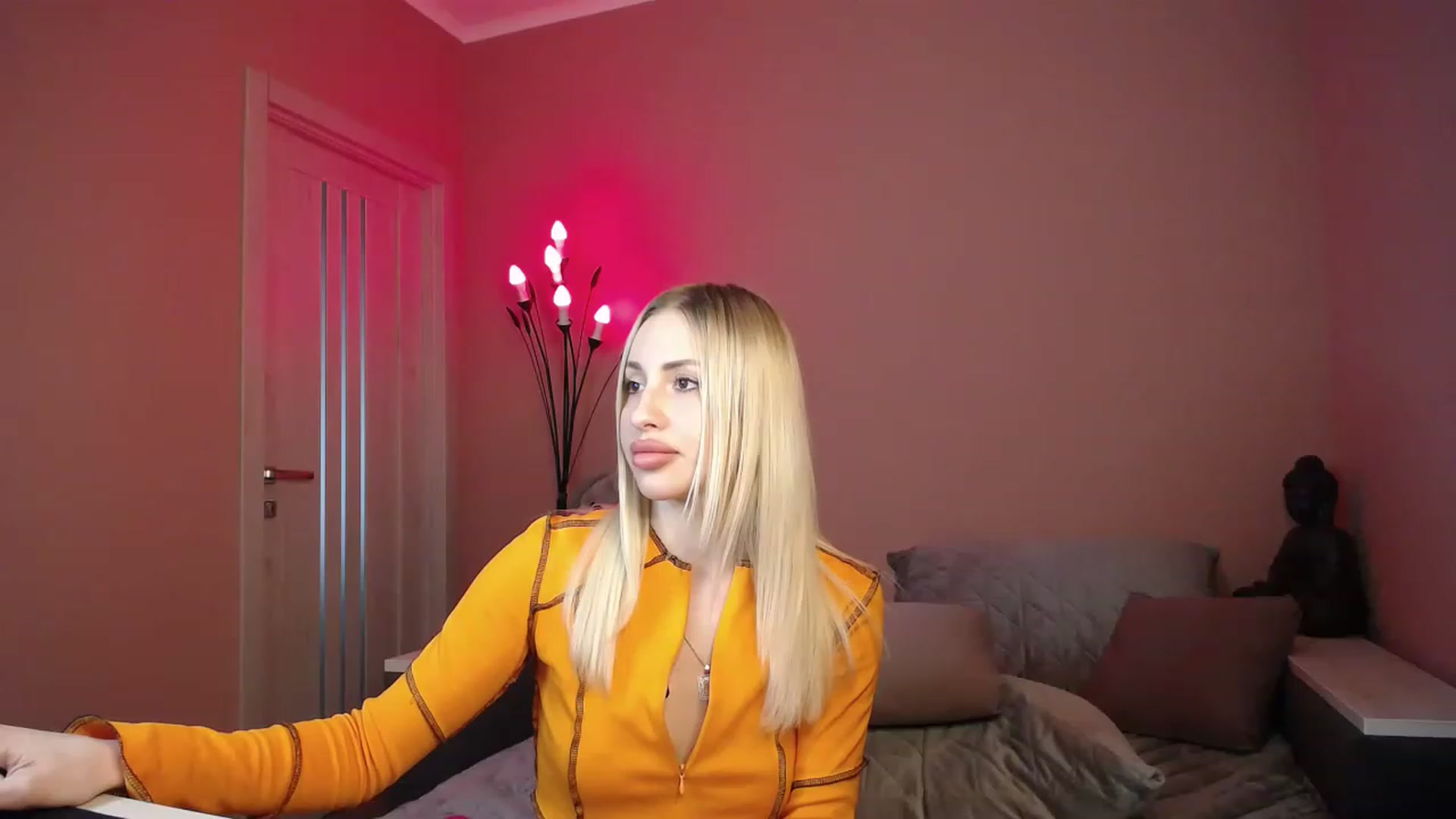 Gallery image thumbnail from KimKalash's myfreecams stream on, 04/12/2023, 13:00 image 8 of 20