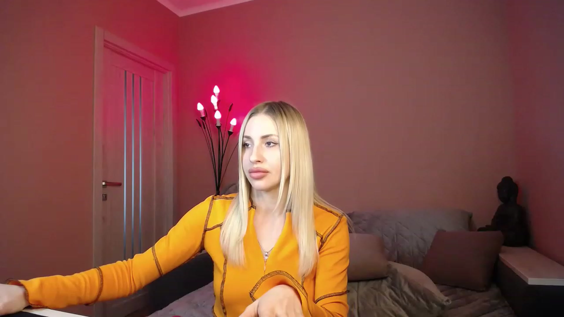 Gallery image thumbnail from KimKalash's myfreecams stream on, 04/12/2023, 13:00 image 3 of 20