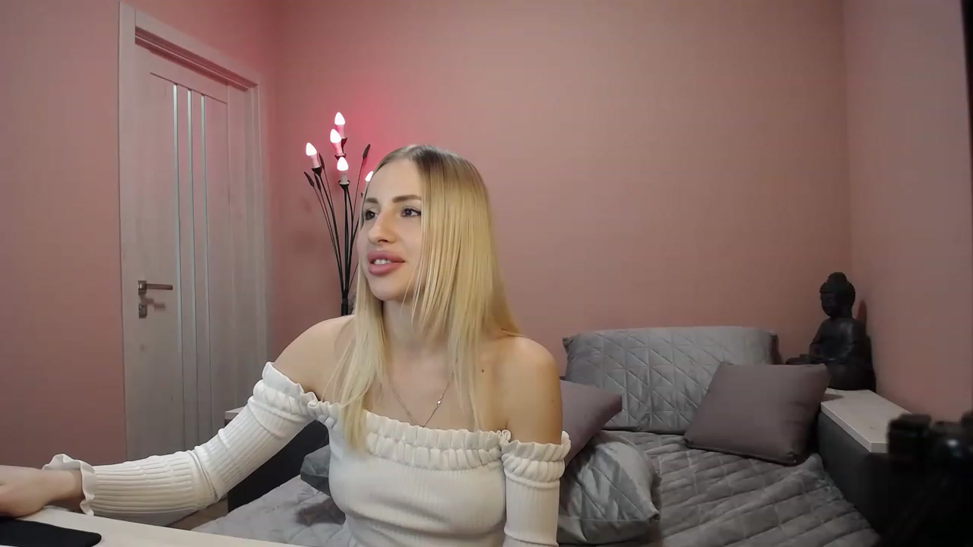 Gallery image thumbnail from KimKalash's myfreecams stream on, 04/14/2023, 12:07 image 18 of 20