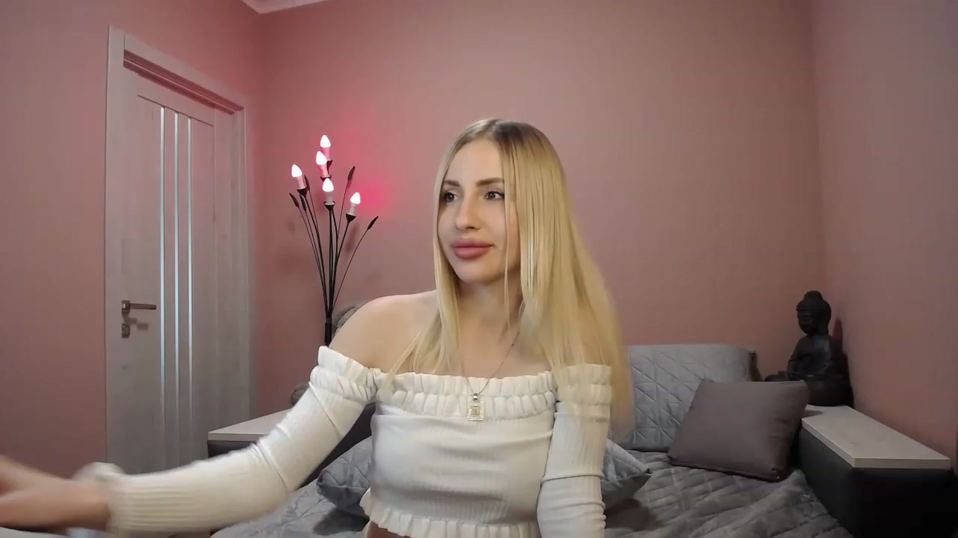 Gallery image thumbnail from KimKalash's myfreecams stream on, 04/14/2023, 12:07 image 2 of 20