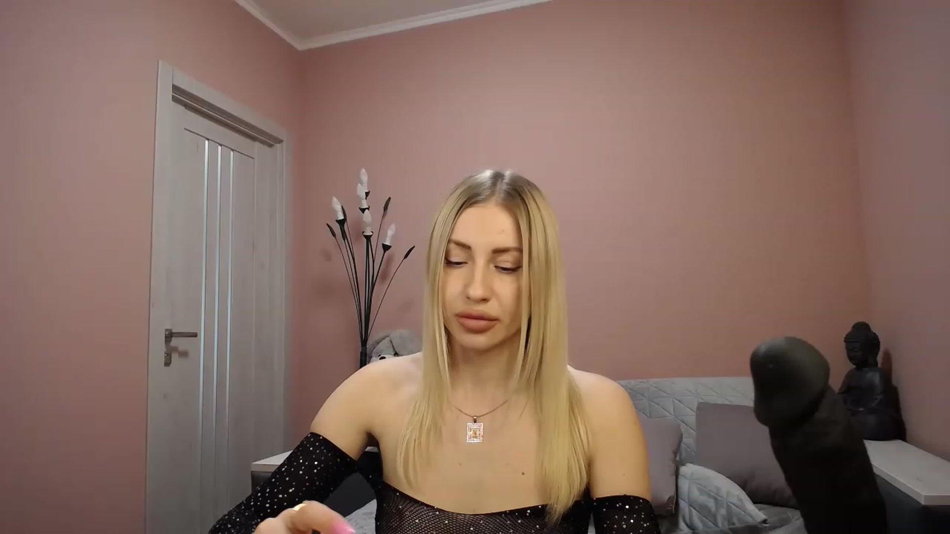 Gallery image thumbnail from KimKalash's myfreecams stream on, 04/17/2023, 09:13 image 12 of 20