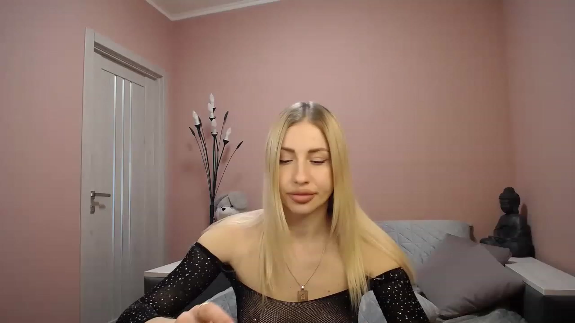Gallery image thumbnail from KimKalash's myfreecams stream on, 04/17/2023, 09:59 image 2 of 20
