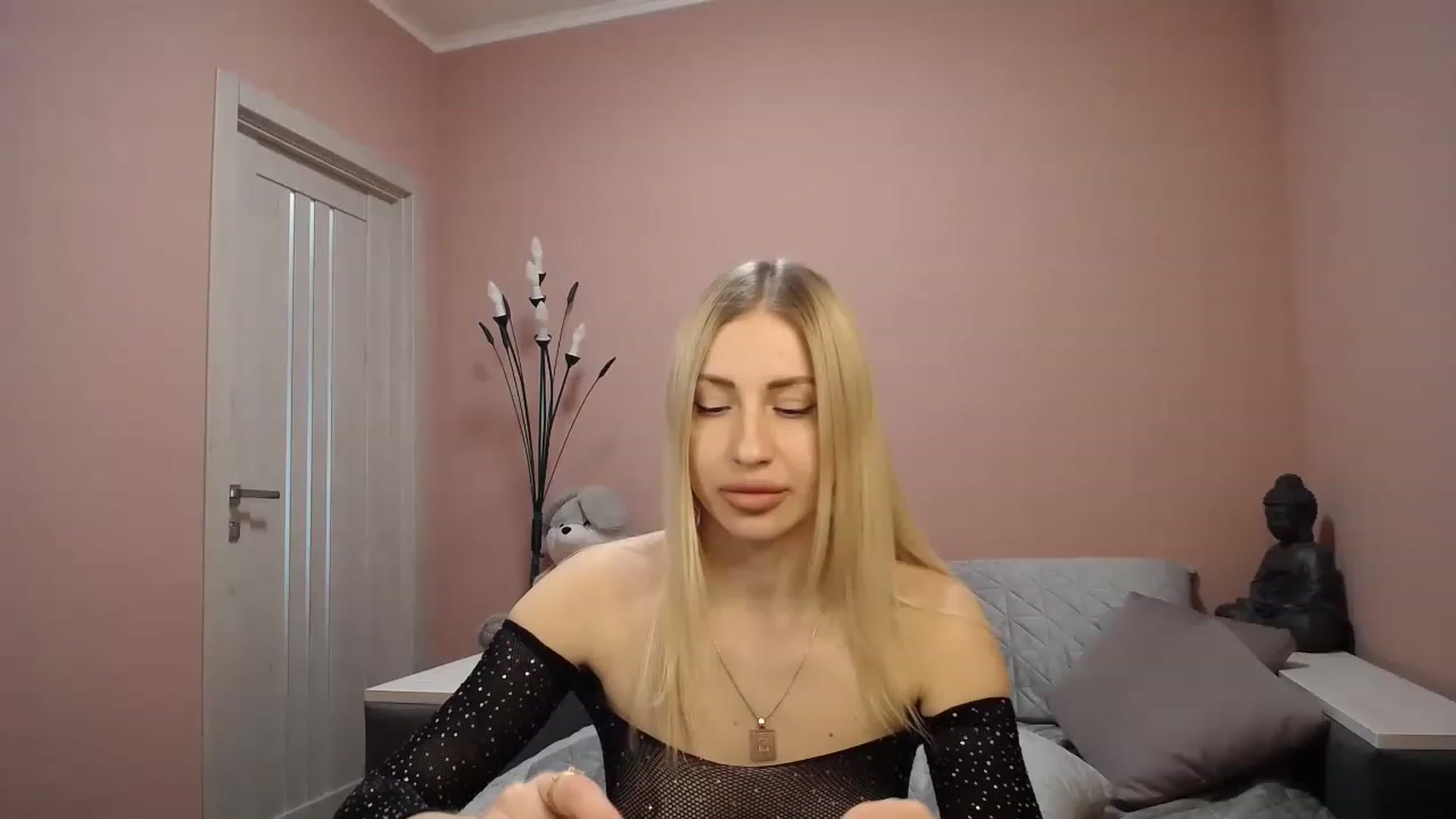Gallery image thumbnail from KimKalash's myfreecams stream on, 04/17/2023, 09:59 image 4 of 20