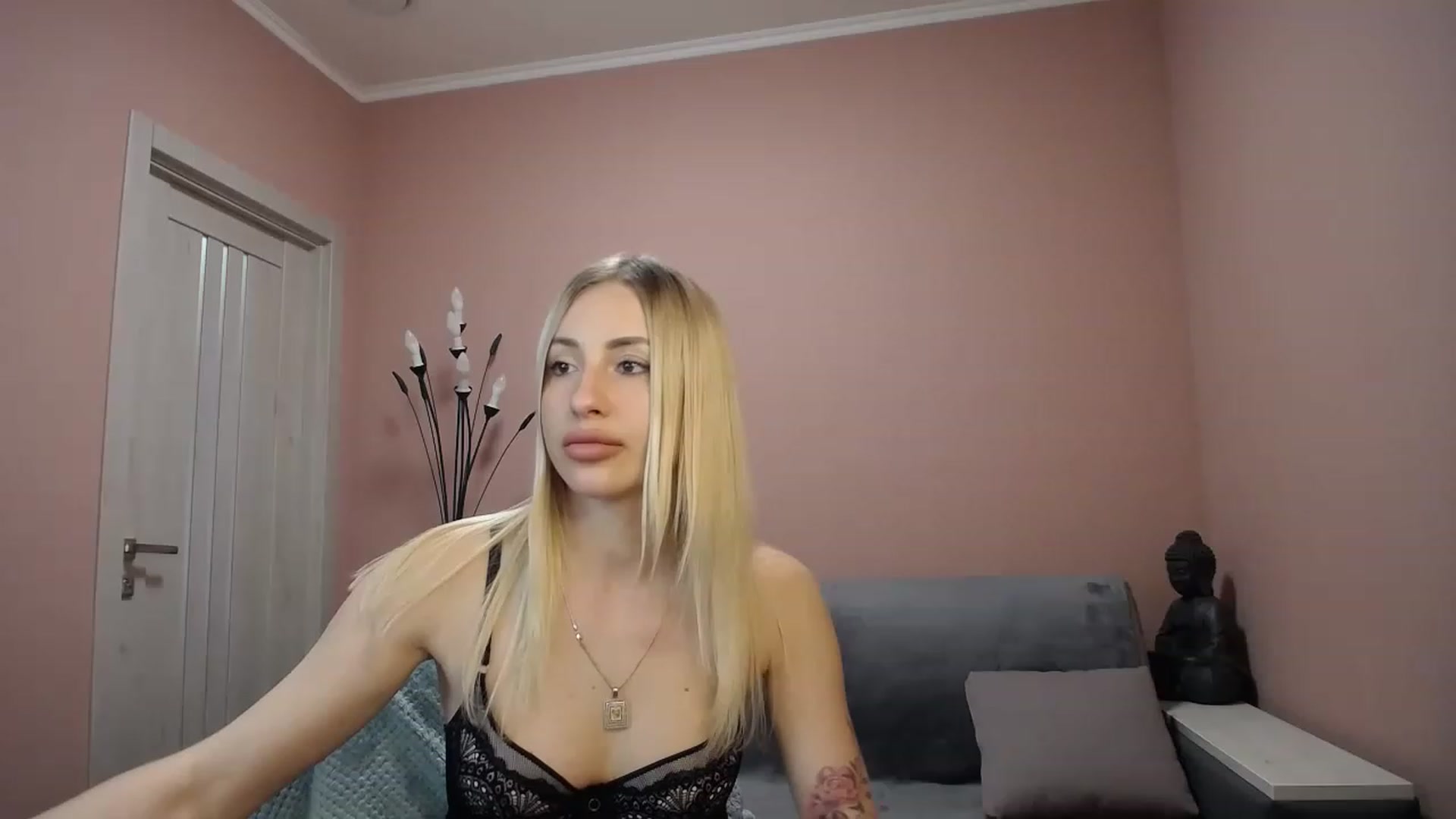Gallery image thumbnail from KimKalash's myfreecams stream on, 04/21/2023, 11:43 image 1 of 20