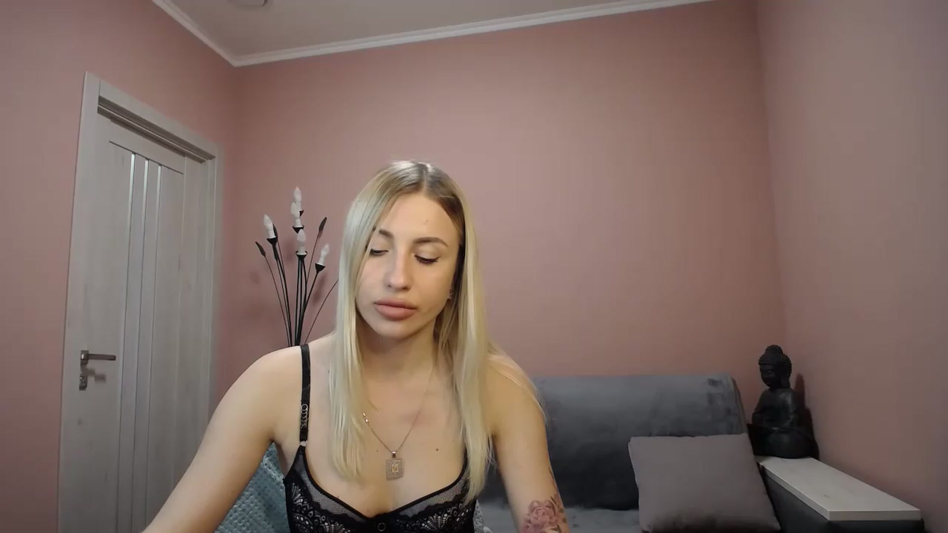 Gallery image thumbnail from KimKalash's myfreecams stream on, 04/21/2023, 11:43 image 5 of 20