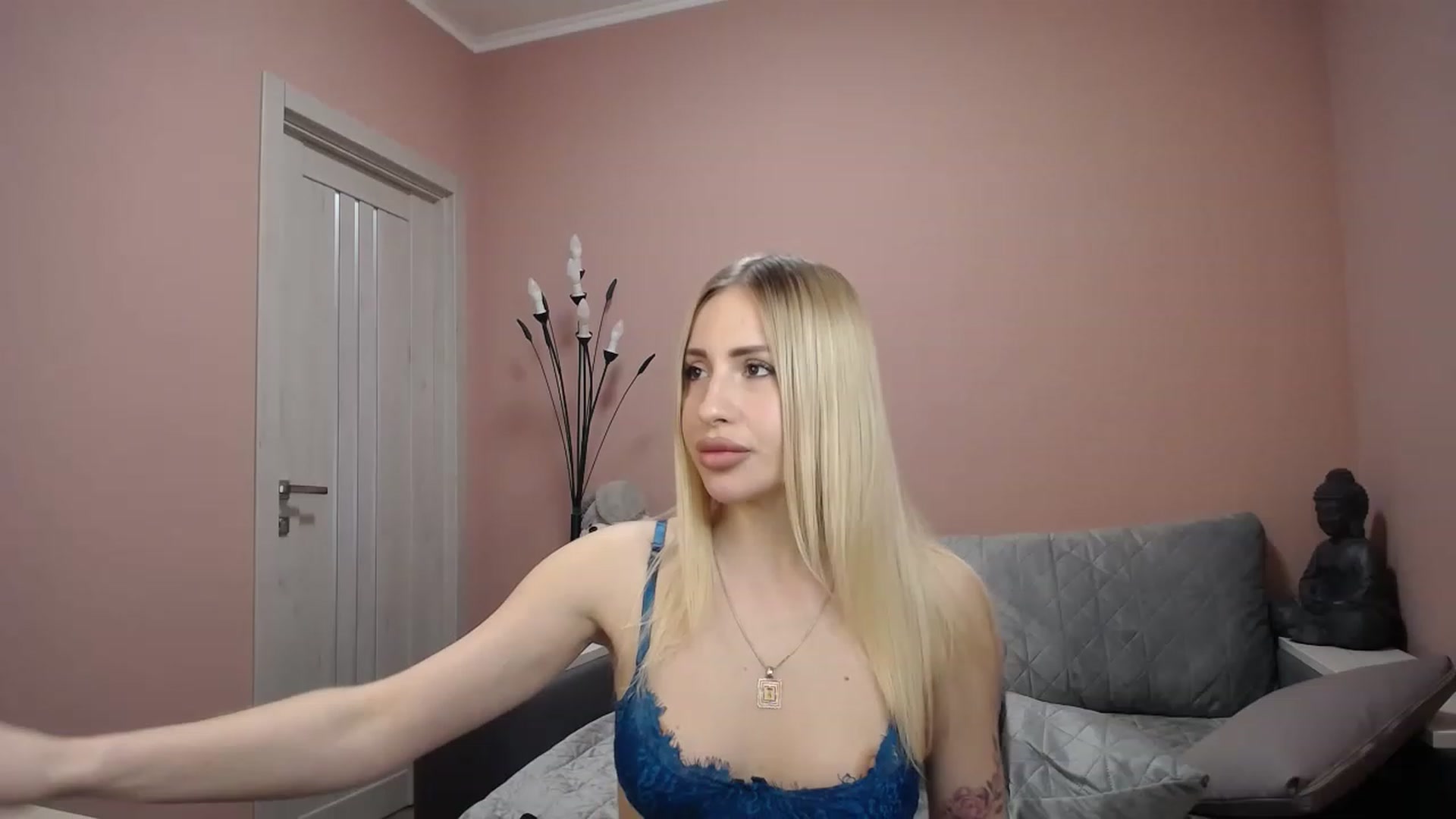 Gallery image thumbnail from KimKalash's myfreecams stream on, 04/28/2023, 12:04 image 1 of 20