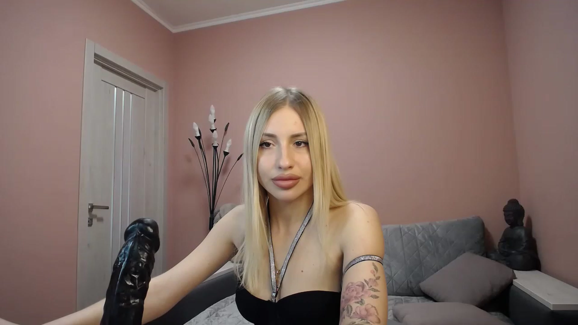 Gallery image thumbnail from KimKalash's myfreecams stream on, 04/30/2023, 10:26 image 10 of 20
