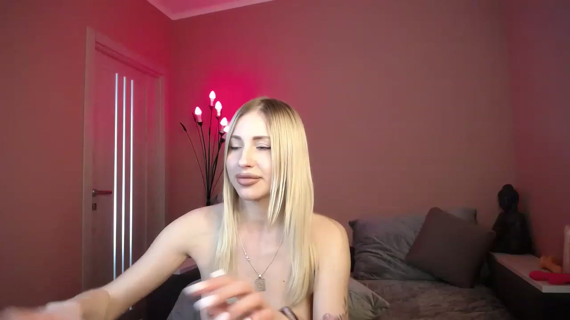Gallery image thumbnail from KimKalash's myfreecams stream on, 05/05/2023, 10:20 image 18 of 20