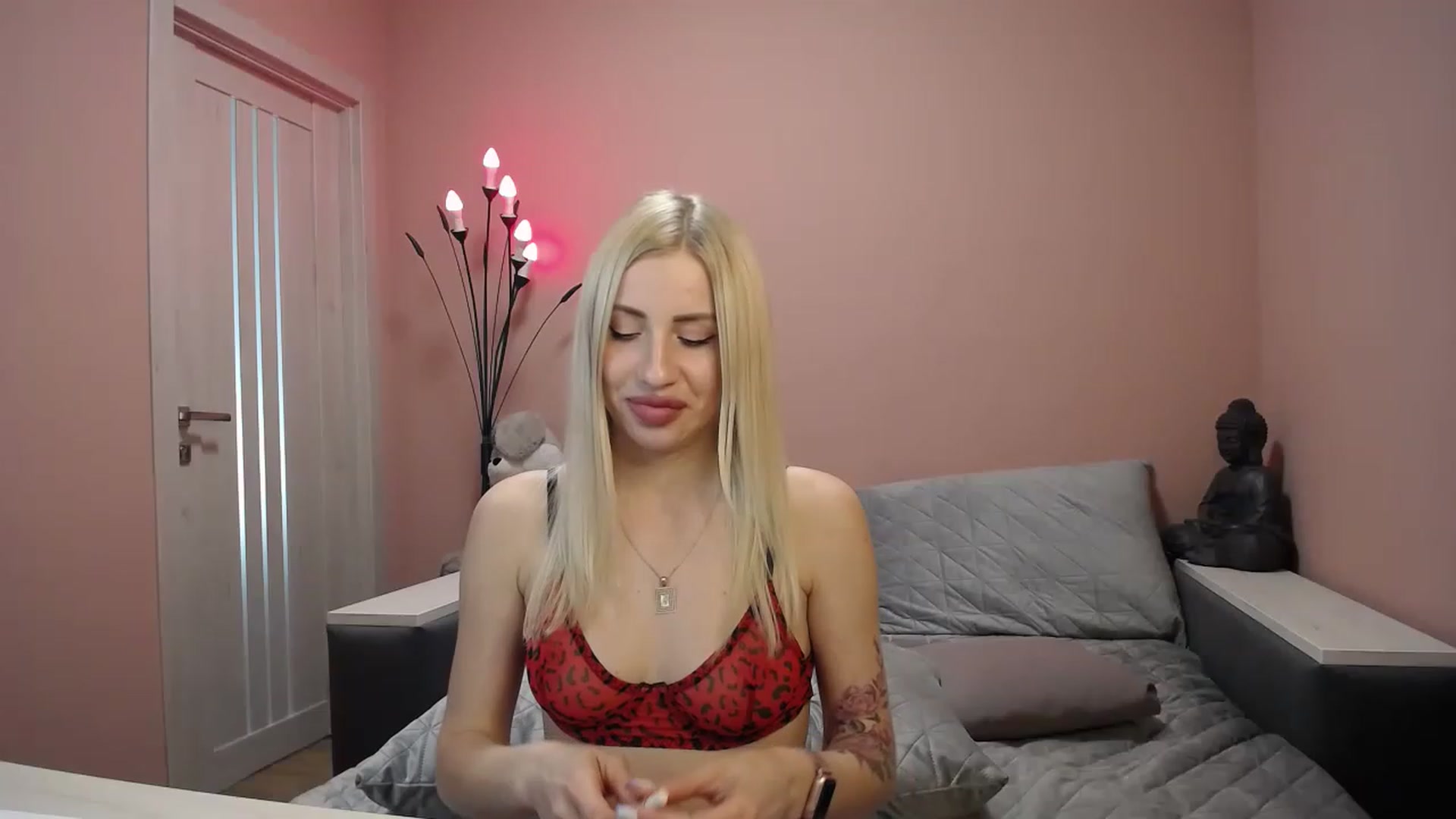 Gallery image thumbnail from KimKalash's myfreecams stream on, 05/17/2023, 11:10 image 19 of 20