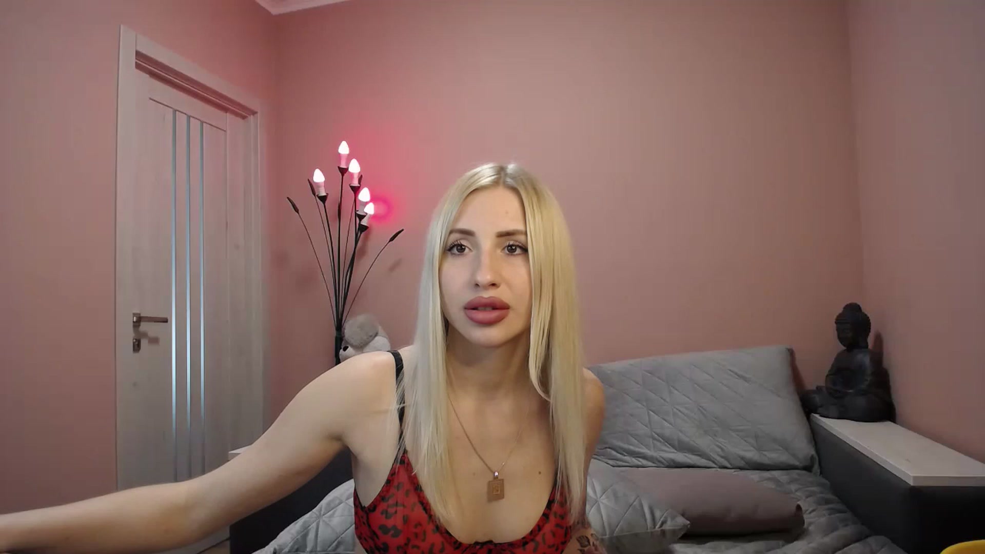 Gallery image thumbnail from KimKalash's myfreecams stream on, 05/17/2023, 11:10 image 3 of 20