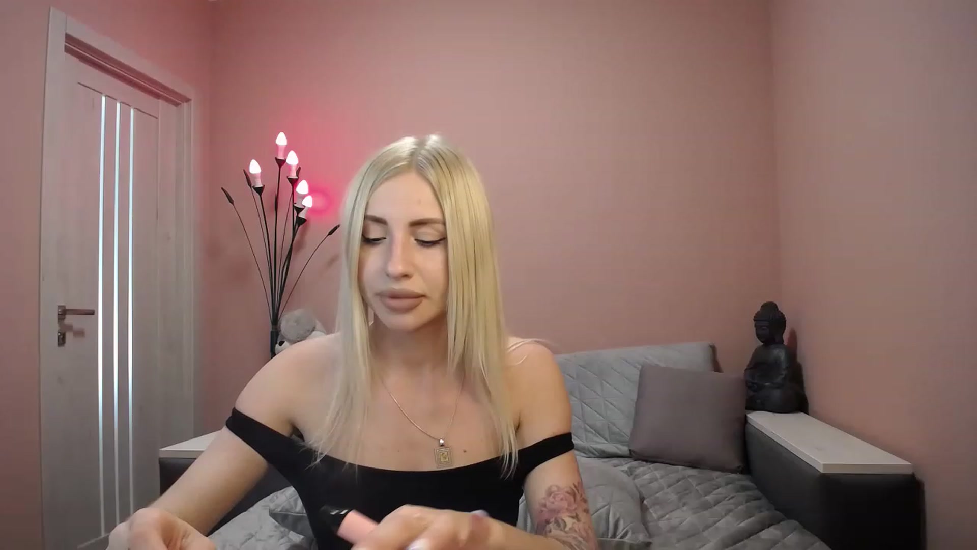 Gallery image thumbnail from KimKalash's myfreecams stream on, 05/19/2023, 09:33 image 16 of 20