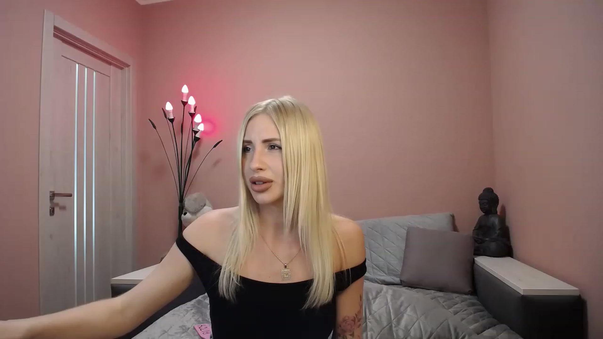 Gallery image thumbnail from KimKalash's myfreecams stream on, 05/19/2023, 09:33 image 3 of 20