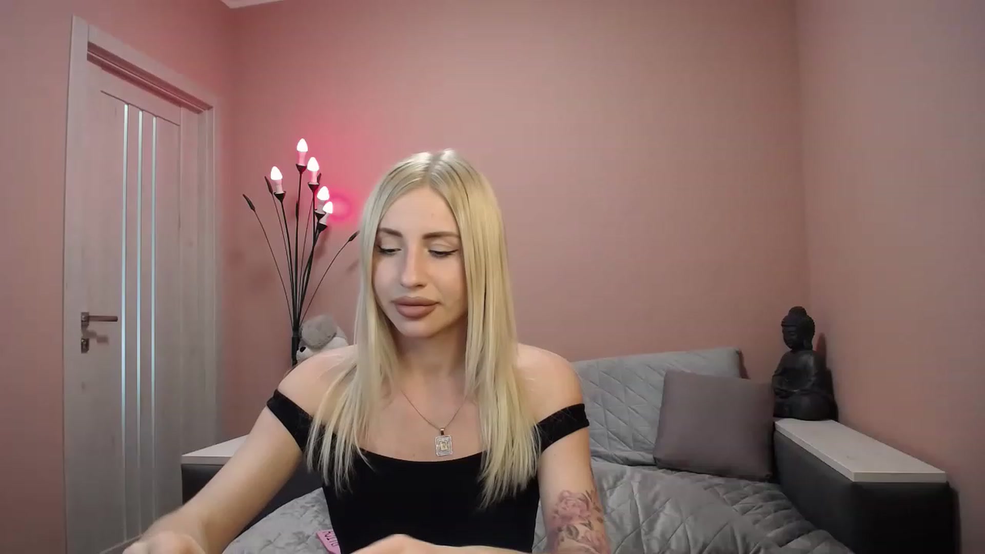 Gallery image thumbnail from KimKalash's myfreecams stream on, 05/19/2023, 09:33 image 1 of 20