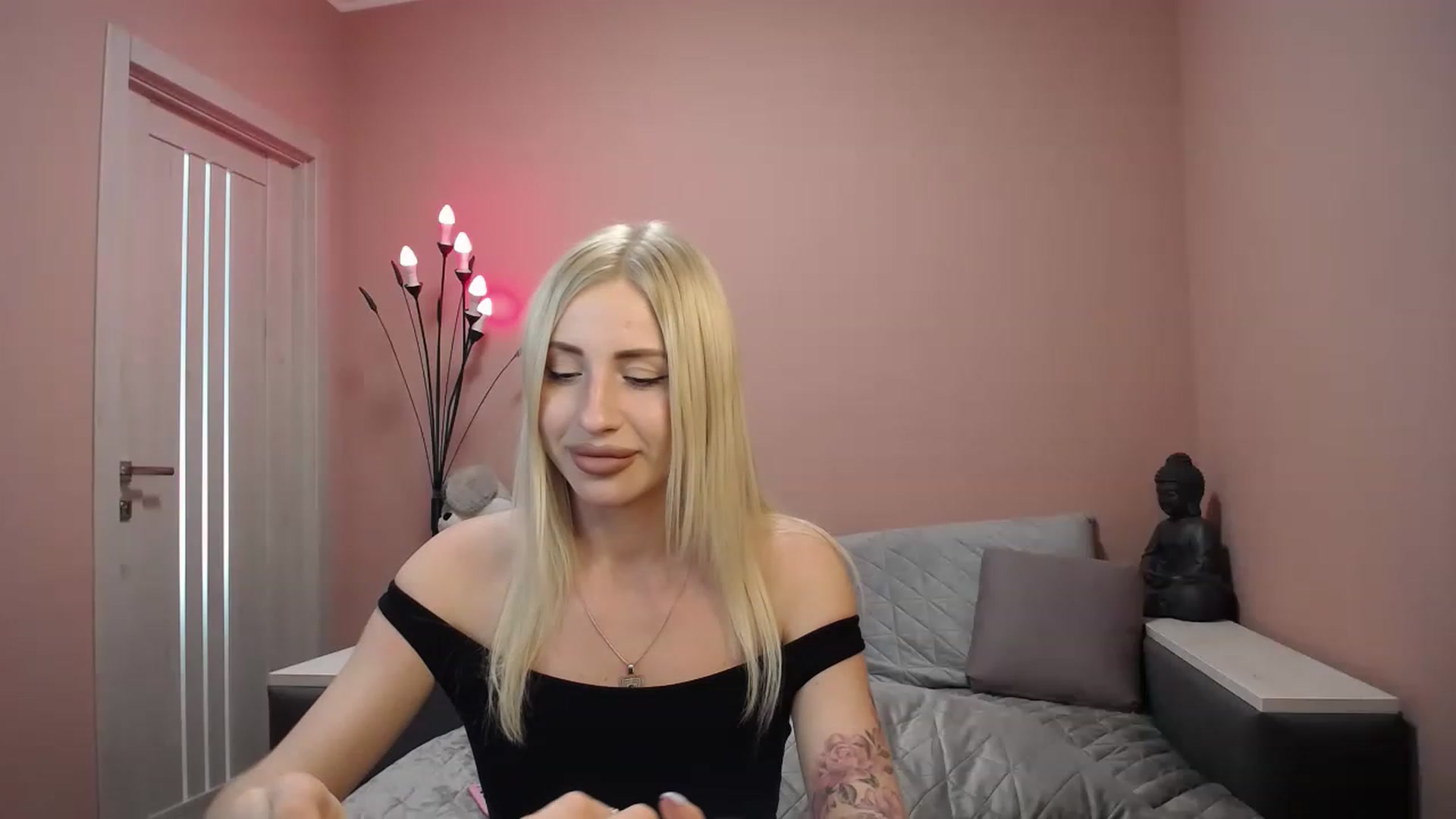 Gallery image thumbnail from KimKalash's myfreecams stream on, 05/19/2023, 09:33 image 4 of 20