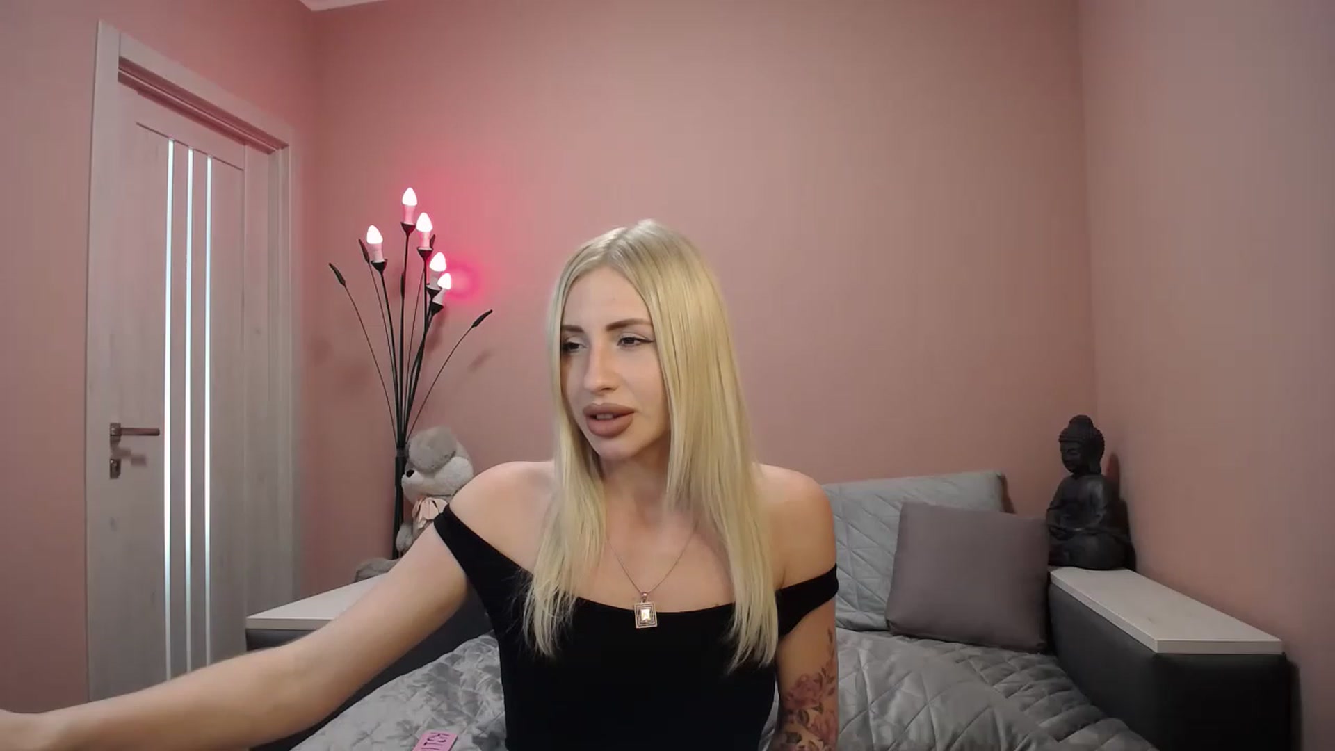 Gallery image thumbnail from KimKalash's myfreecams stream on, 05/19/2023, 09:33 image 5 of 20