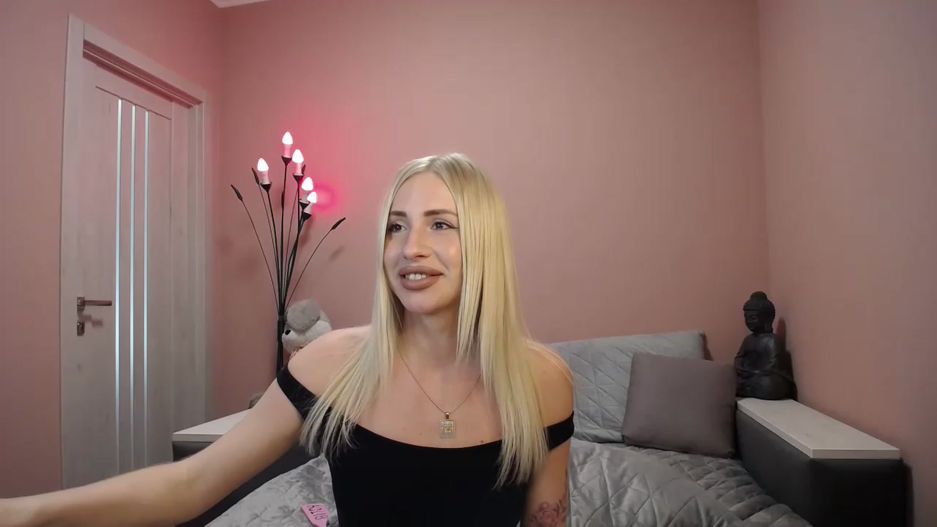 Gallery image thumbnail from KimKalash's myfreecams stream on, 05/19/2023, 09:33 image 2 of 20