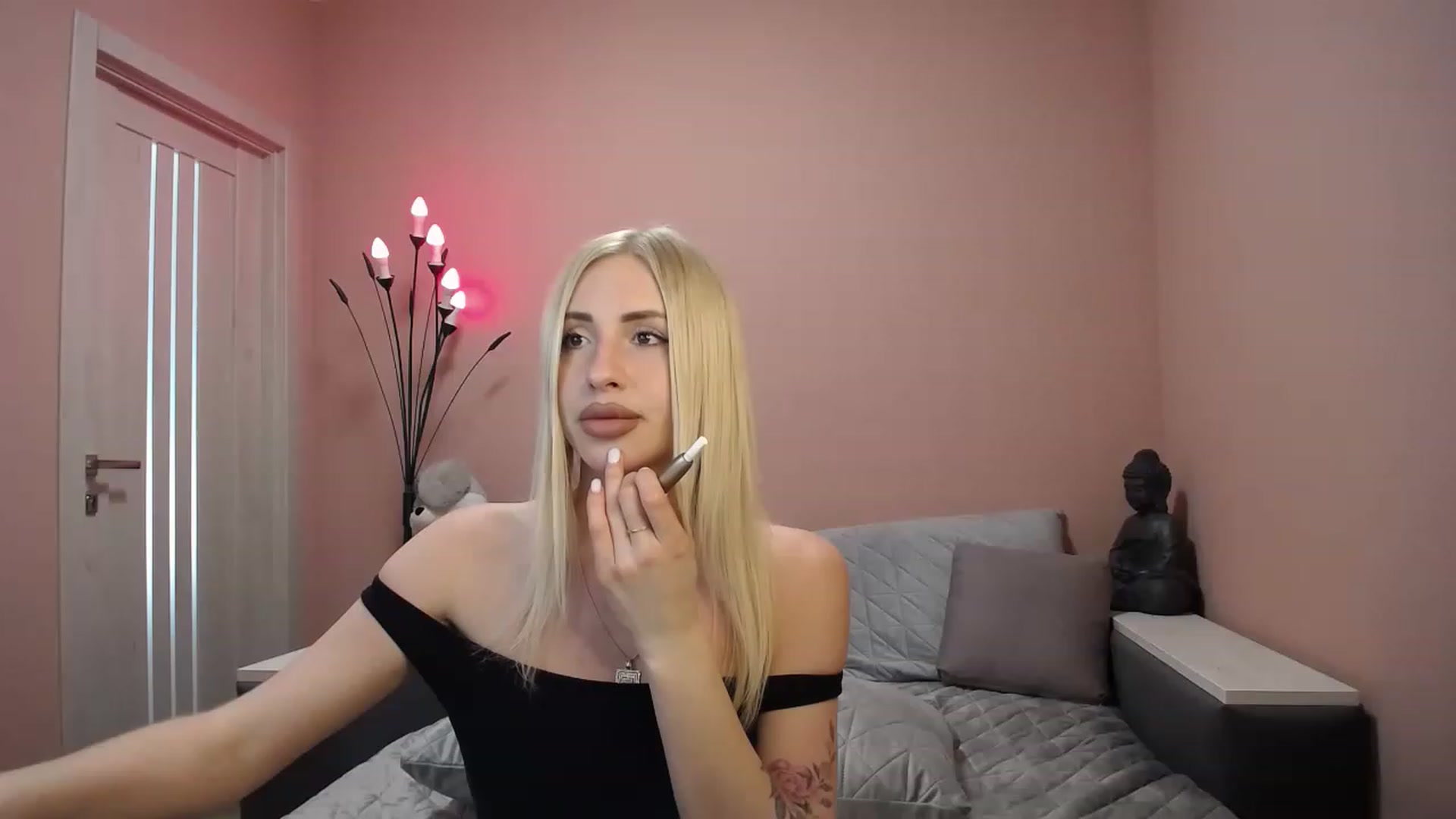 Gallery image thumbnail from KimKalash's myfreecams stream on, 05/19/2023, 09:33 image 20 of 20