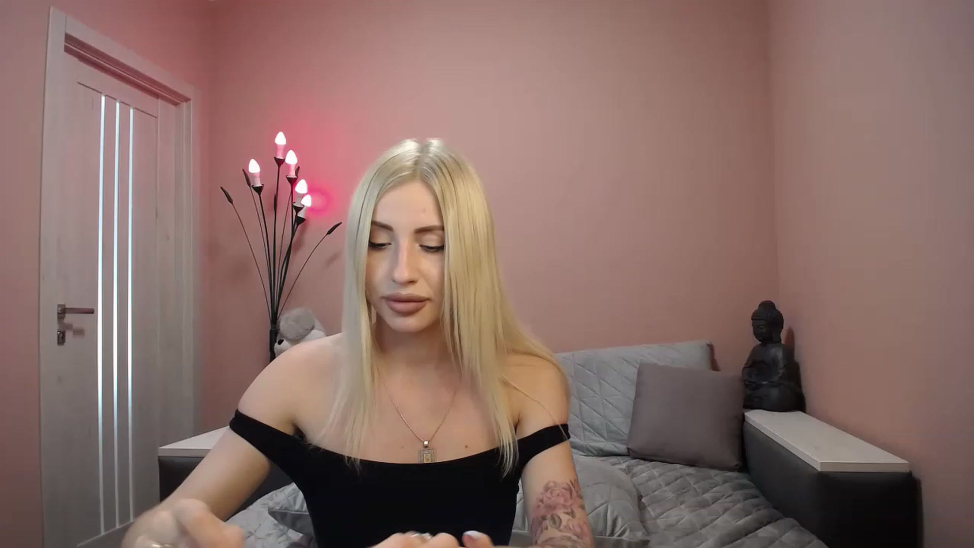 Gallery image thumbnail from KimKalash's myfreecams stream on, 05/19/2023, 09:33 image 18 of 20