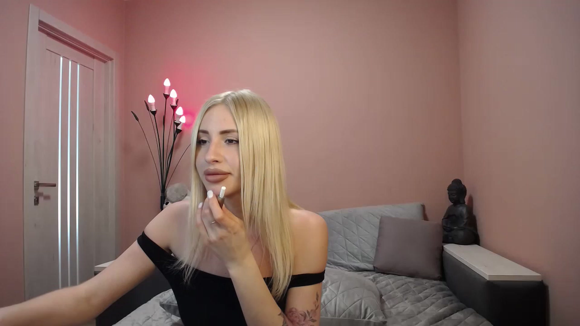 Gallery image thumbnail from KimKalash's myfreecams stream on, 05/19/2023, 09:33 image 19 of 20