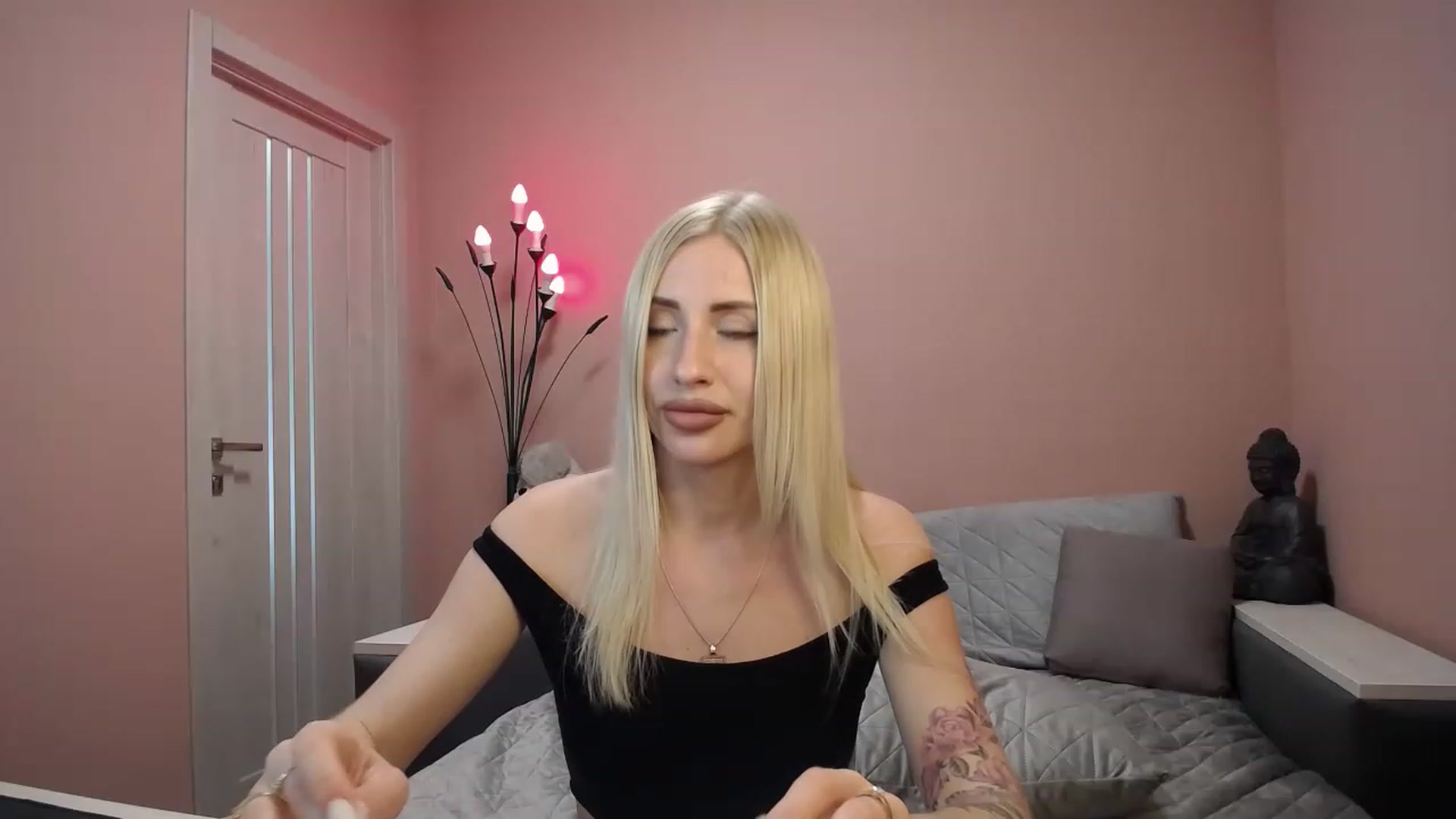 Gallery image thumbnail from KimKalash's myfreecams stream on, 05/19/2023, 12:51 image 5 of 20