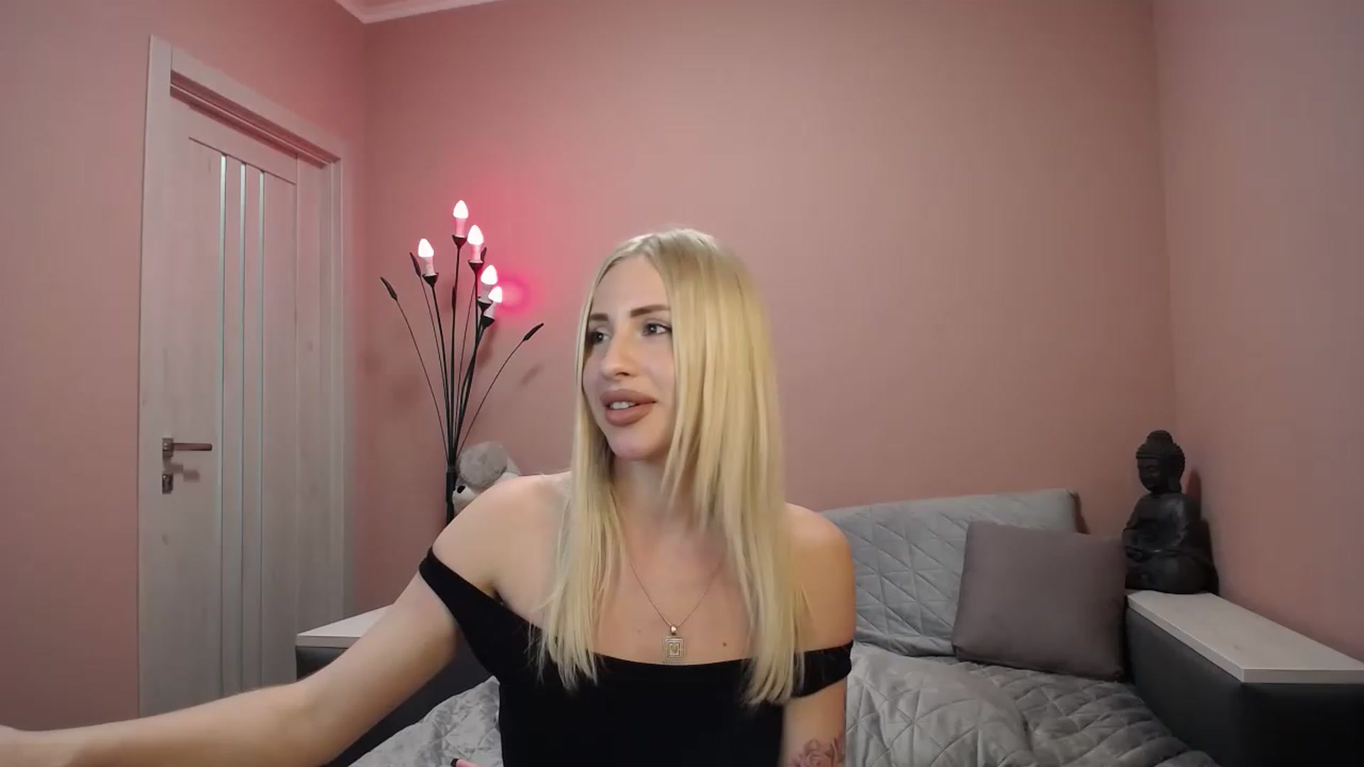 Gallery image thumbnail from KimKalash's myfreecams stream on, 05/19/2023, 12:51 image 10 of 20