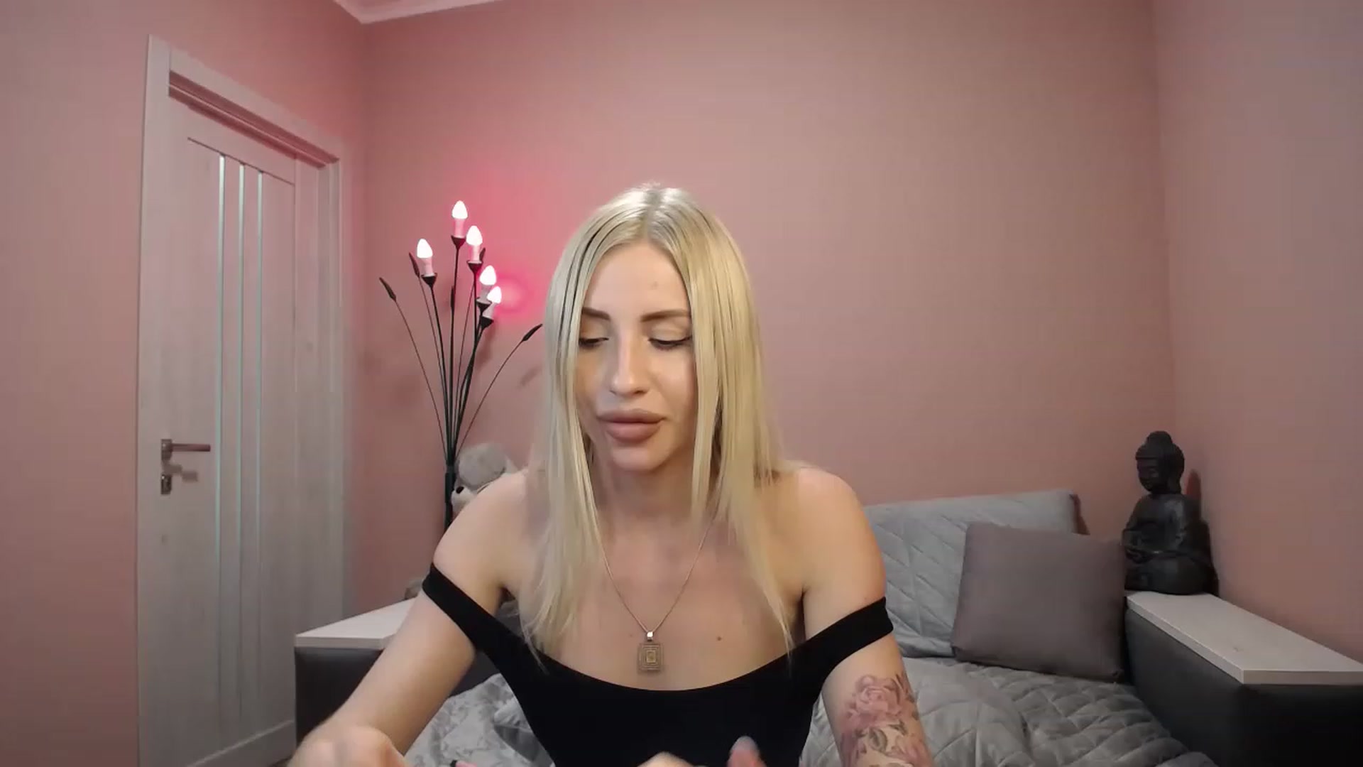 Gallery image thumbnail from KimKalash's myfreecams stream on, 05/19/2023, 12:51 image 11 of 20