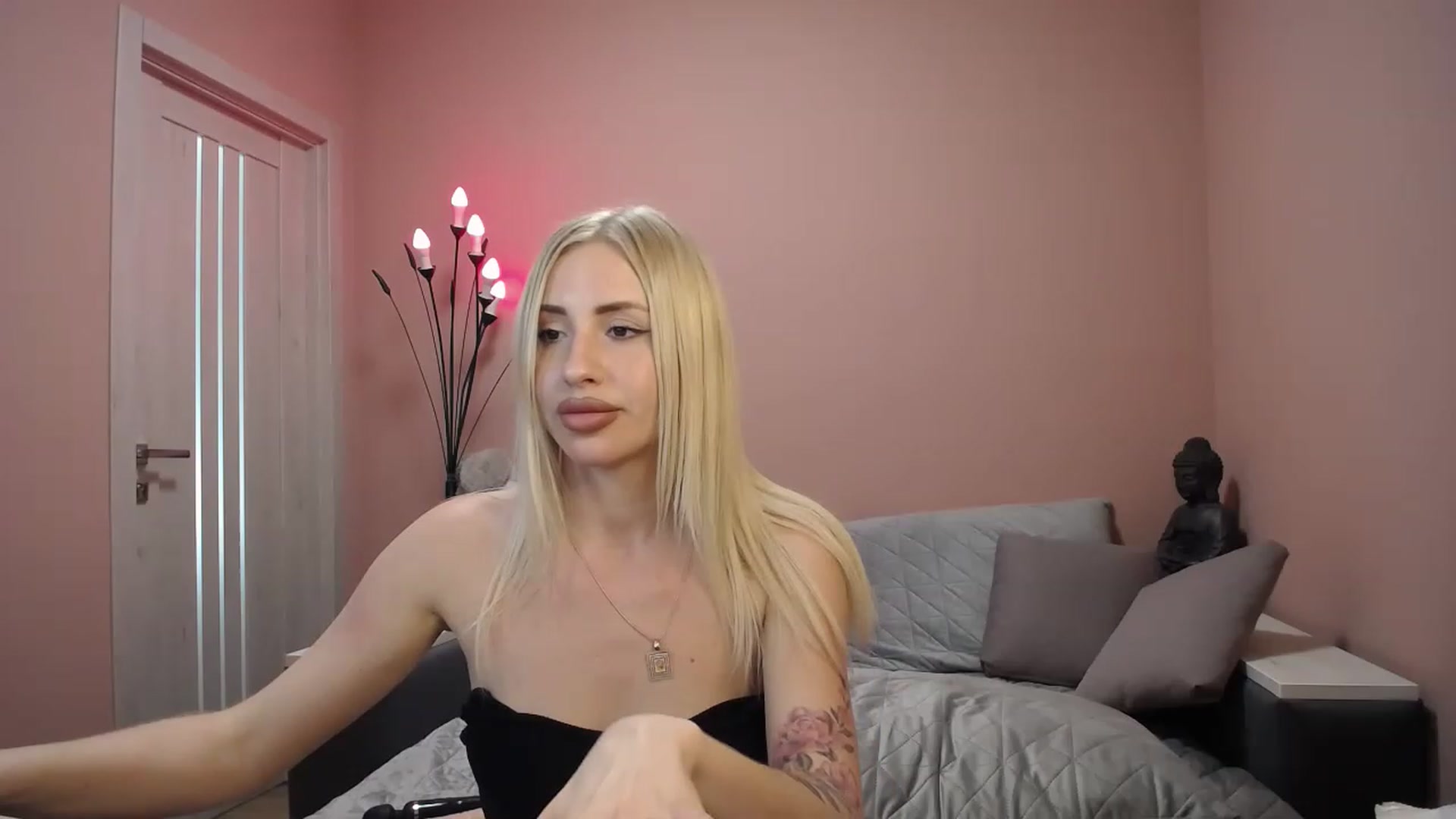 Gallery image thumbnail from KimKalash's myfreecams stream on, 05/19/2023, 12:51 image 16 of 20