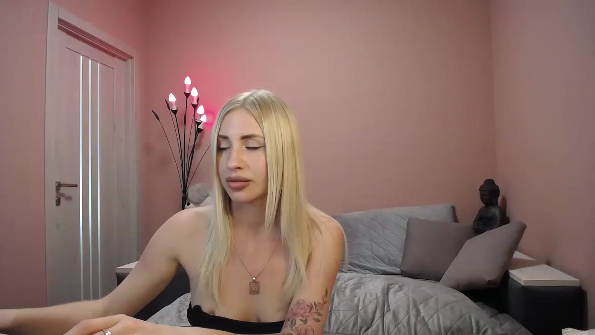 Gallery image thumbnail from KimKalash's myfreecams stream on, 05/19/2023, 12:51 image 19 of 20