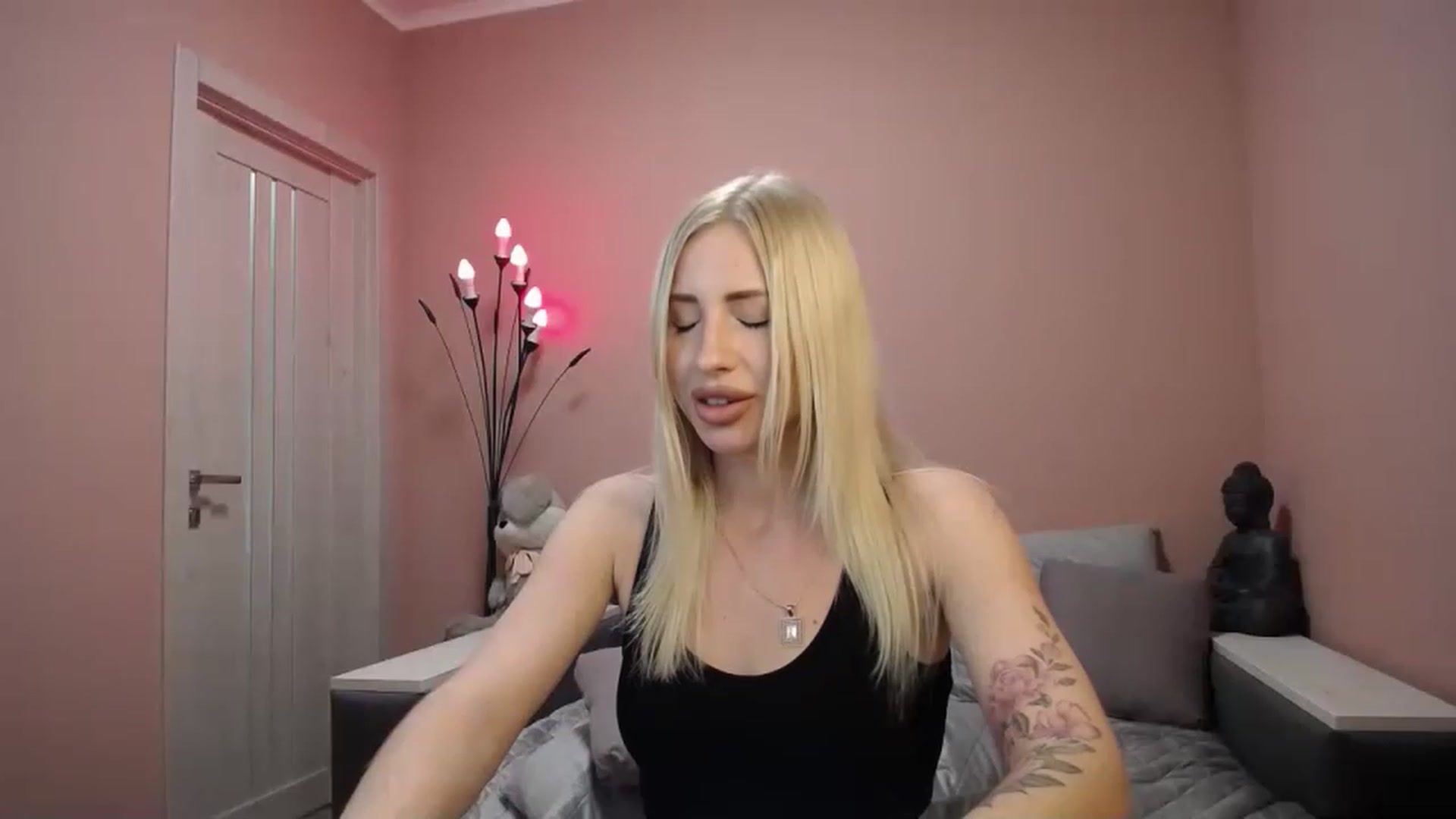 Gallery image thumbnail from KimKalash's myfreecams stream on, 05/19/2023, 13:47 image 11 of 20