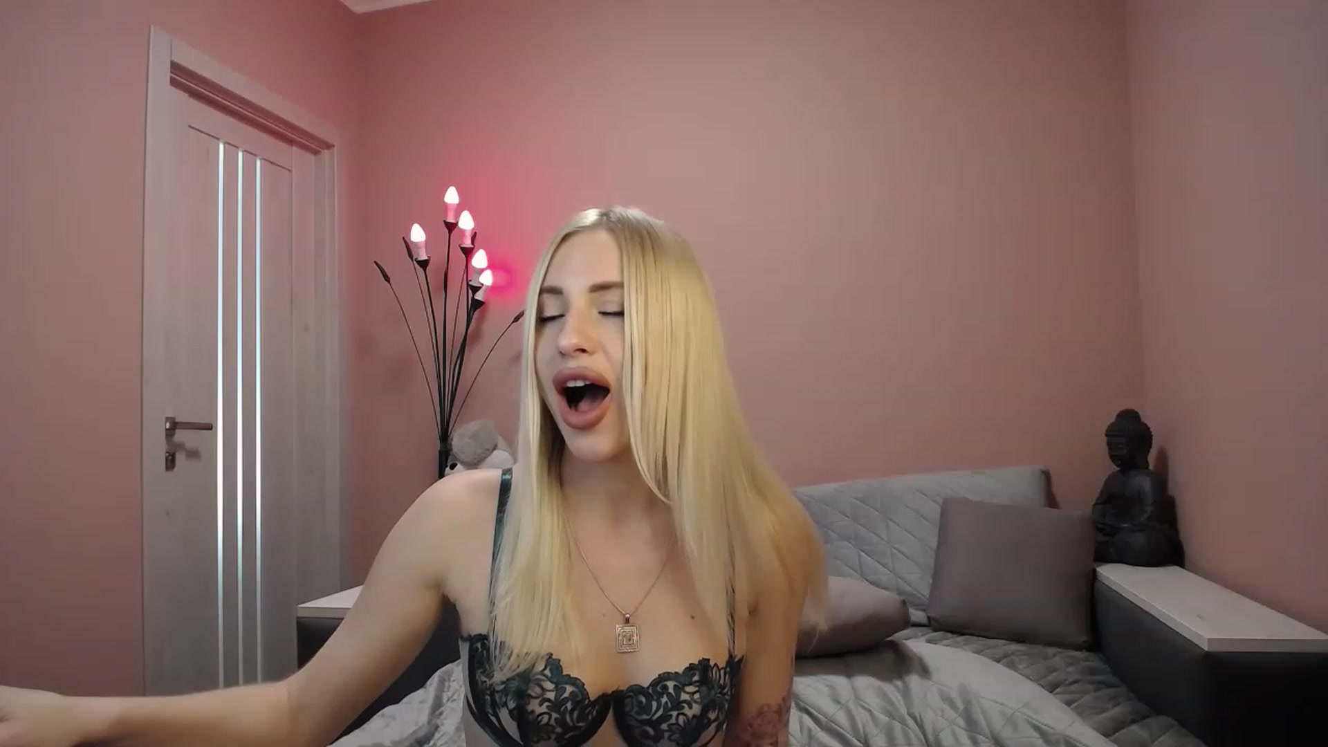 Gallery image thumbnail from KimKalash's myfreecams stream on, 05/20/2023, 10:26 image 16 of 20