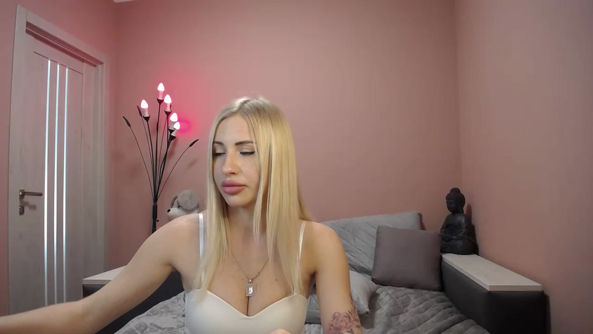 Gallery image thumbnail from KimKalash's myfreecams stream on, 05/23/2023, 11:56 image 3 of 20