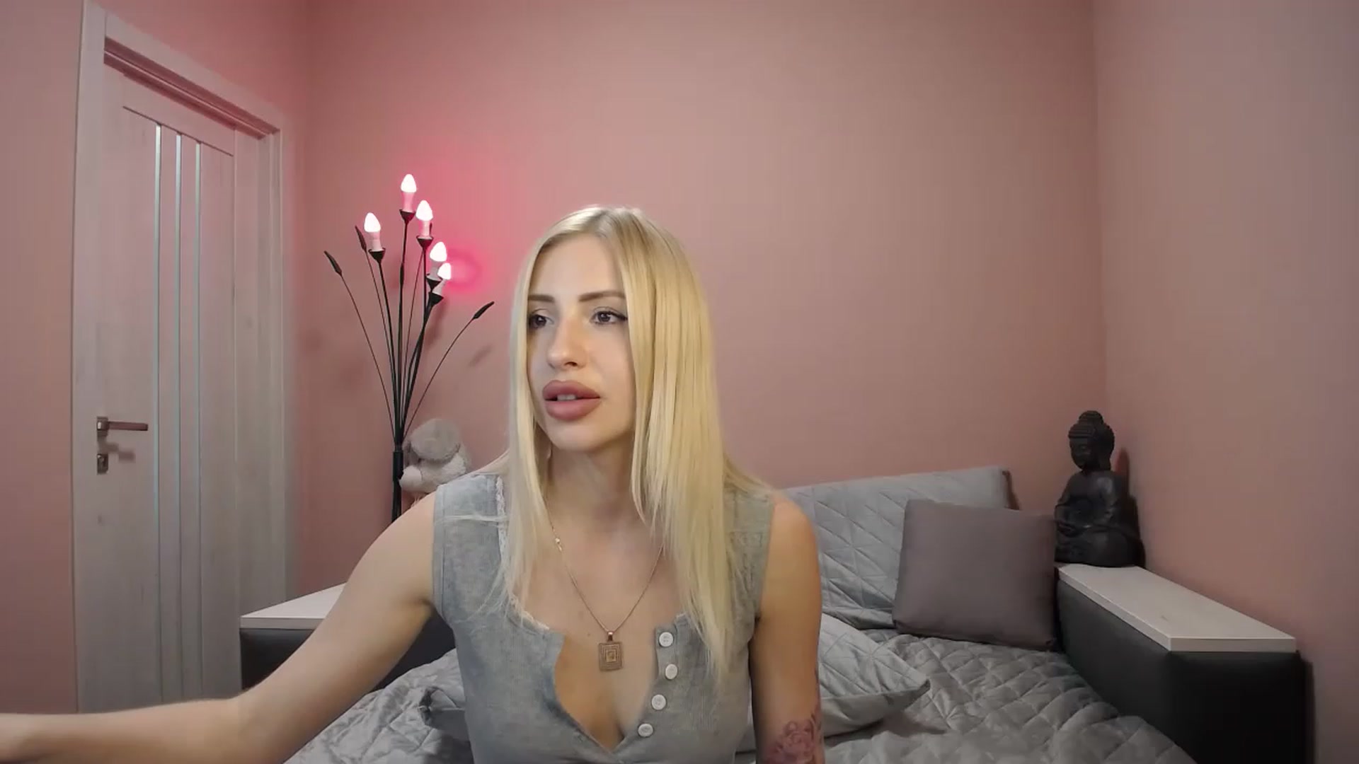 Gallery image thumbnail from KimKalash's myfreecams stream on, 05/24/2023, 13:08 image 4 of 20