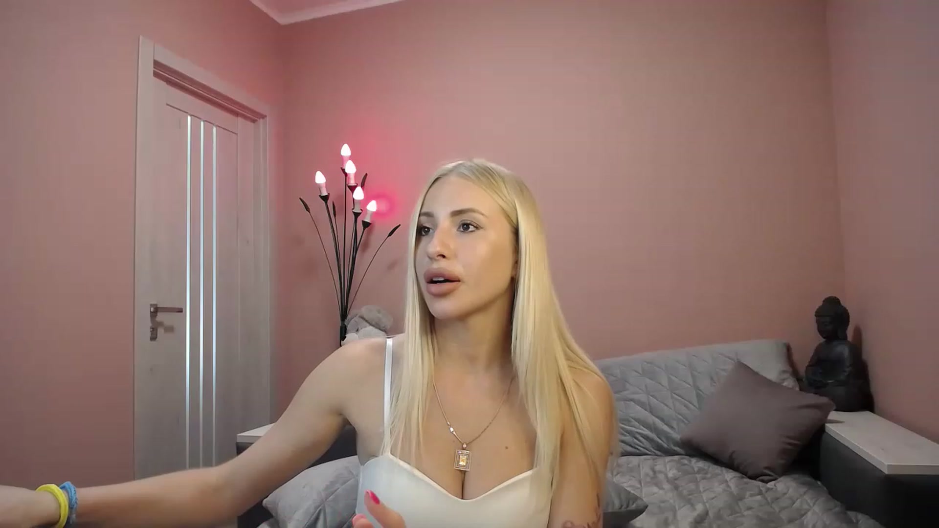 Gallery image thumbnail from KimKalash's myfreecams stream on, 06/03/2023, 11:46 image 12 of 20