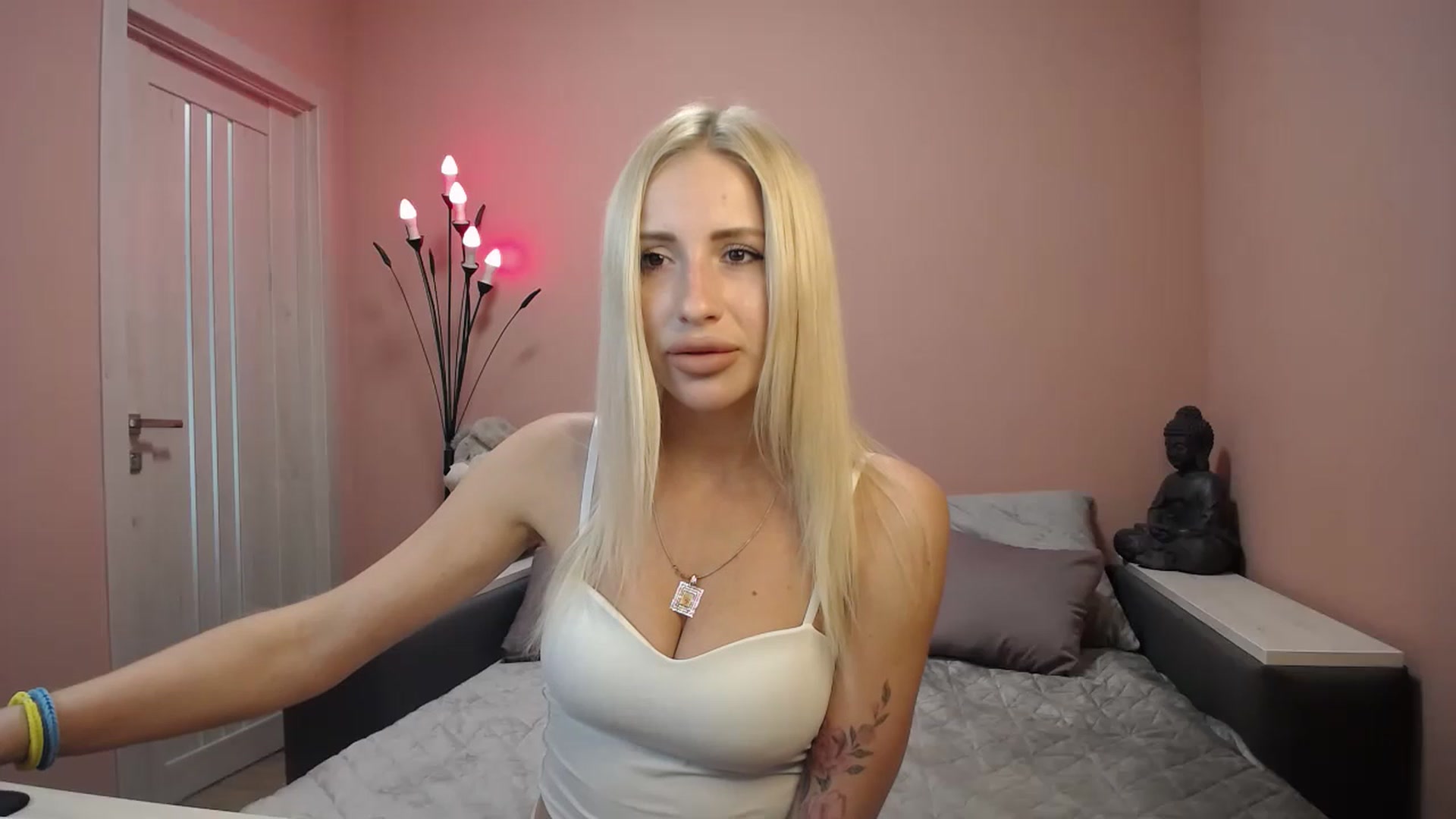 Gallery image thumbnail from KimKalash's myfreecams stream on, 06/05/2023, 08:51 image 15 of 20