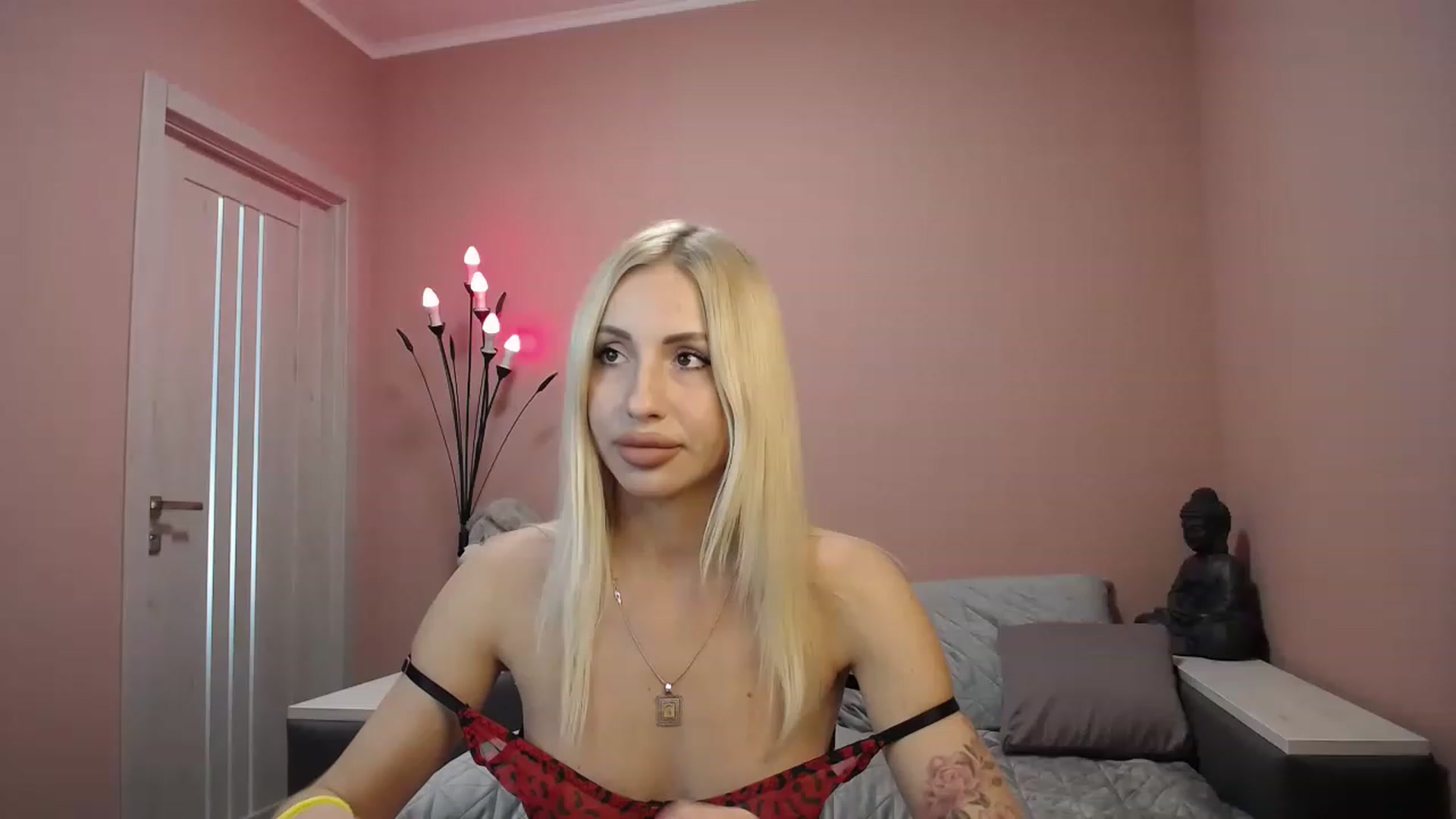 Gallery image thumbnail from KimKalash's myfreecams stream on, 06/06/2023, 09:00 image 18 of 20
