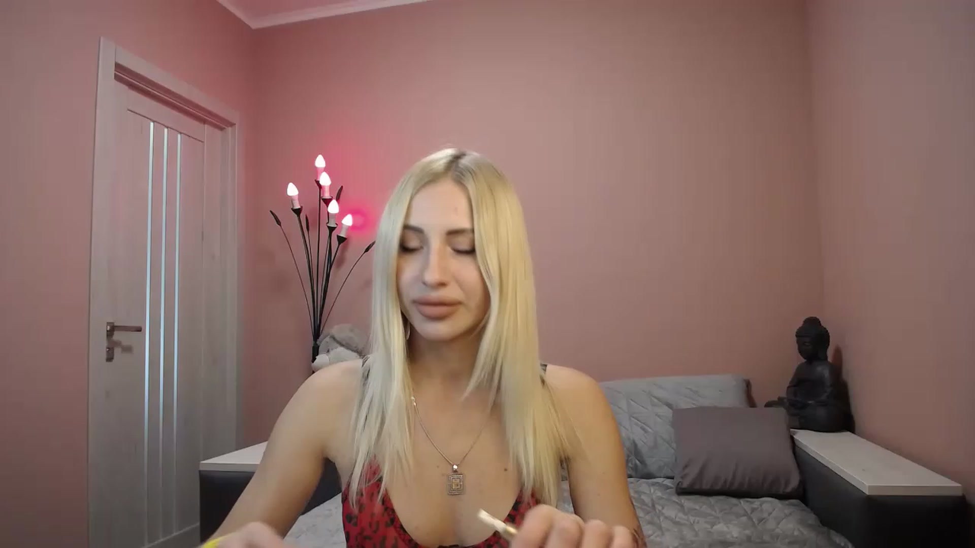 Gallery image thumbnail from KimKalash's myfreecams stream on, 06/06/2023, 09:00 image 4 of 20