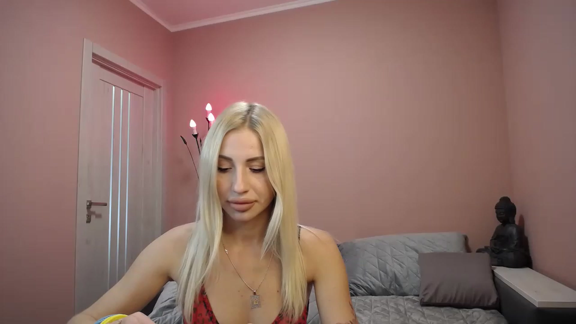 Gallery image thumbnail from KimKalash's myfreecams stream on, 06/06/2023, 09:00 image 10 of 20