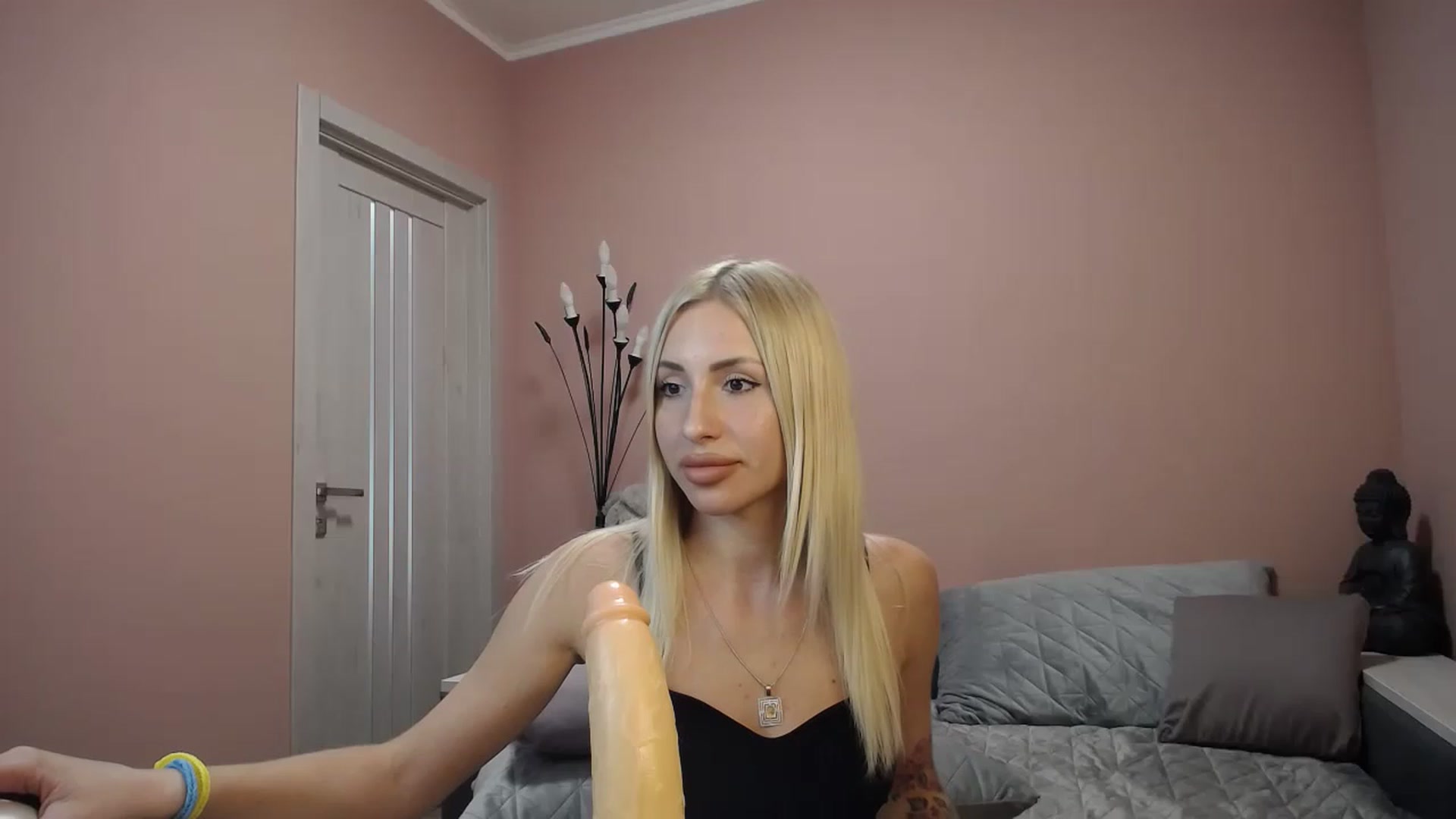 Gallery image thumbnail from KimKalash's myfreecams stream on, 06/07/2023, 12:13 image 16 of 20