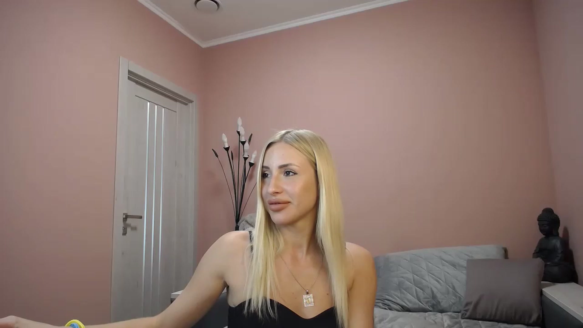 Gallery image thumbnail from KimKalash's myfreecams stream on, 06/07/2023, 12:13 image 8 of 20