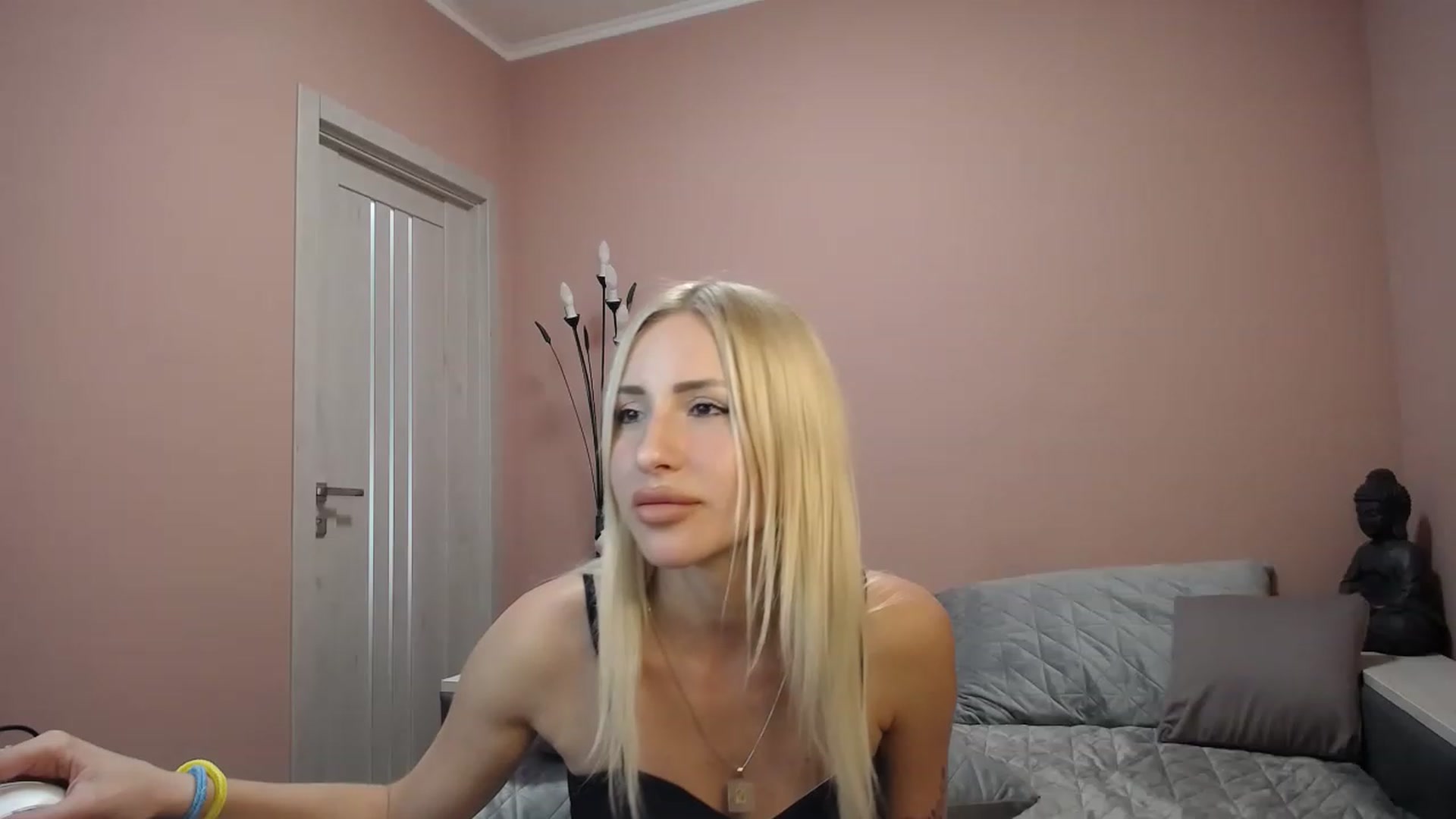 Gallery image thumbnail from KimKalash's myfreecams stream on, 06/07/2023, 12:13 image 19 of 20
