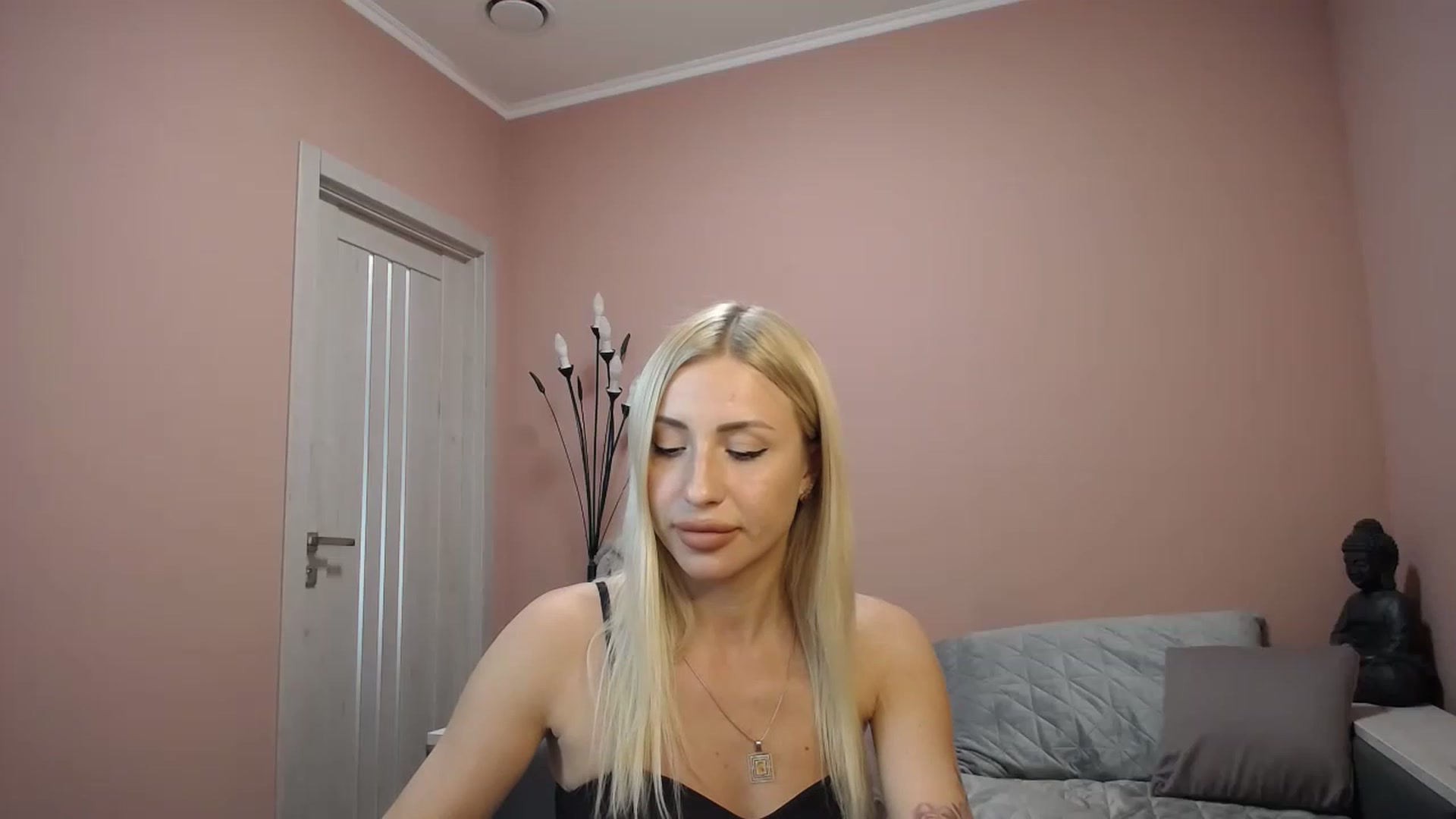 Gallery image thumbnail from KimKalash's myfreecams stream on, 06/07/2023, 12:13 image 7 of 20