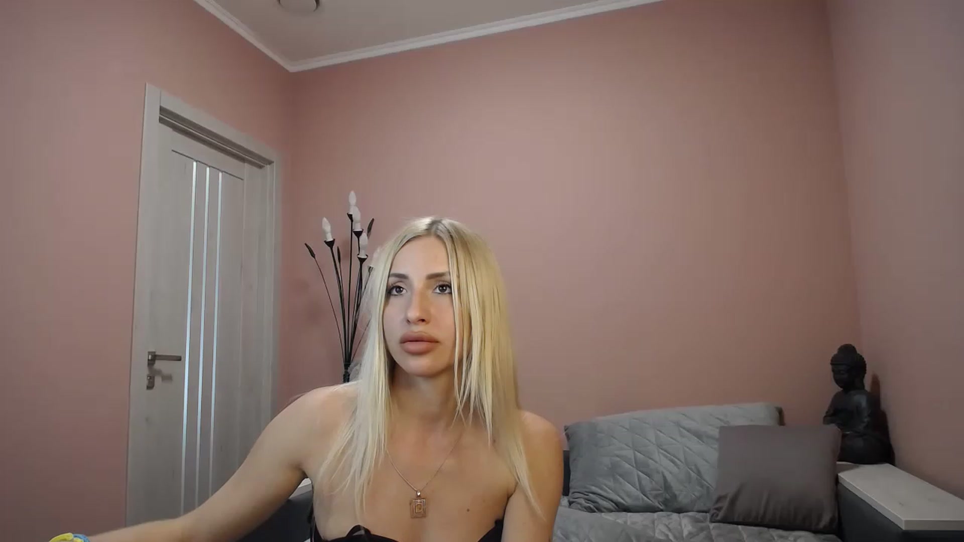 Gallery image thumbnail from KimKalash's myfreecams stream on, 06/07/2023, 12:48 image 10 of 20