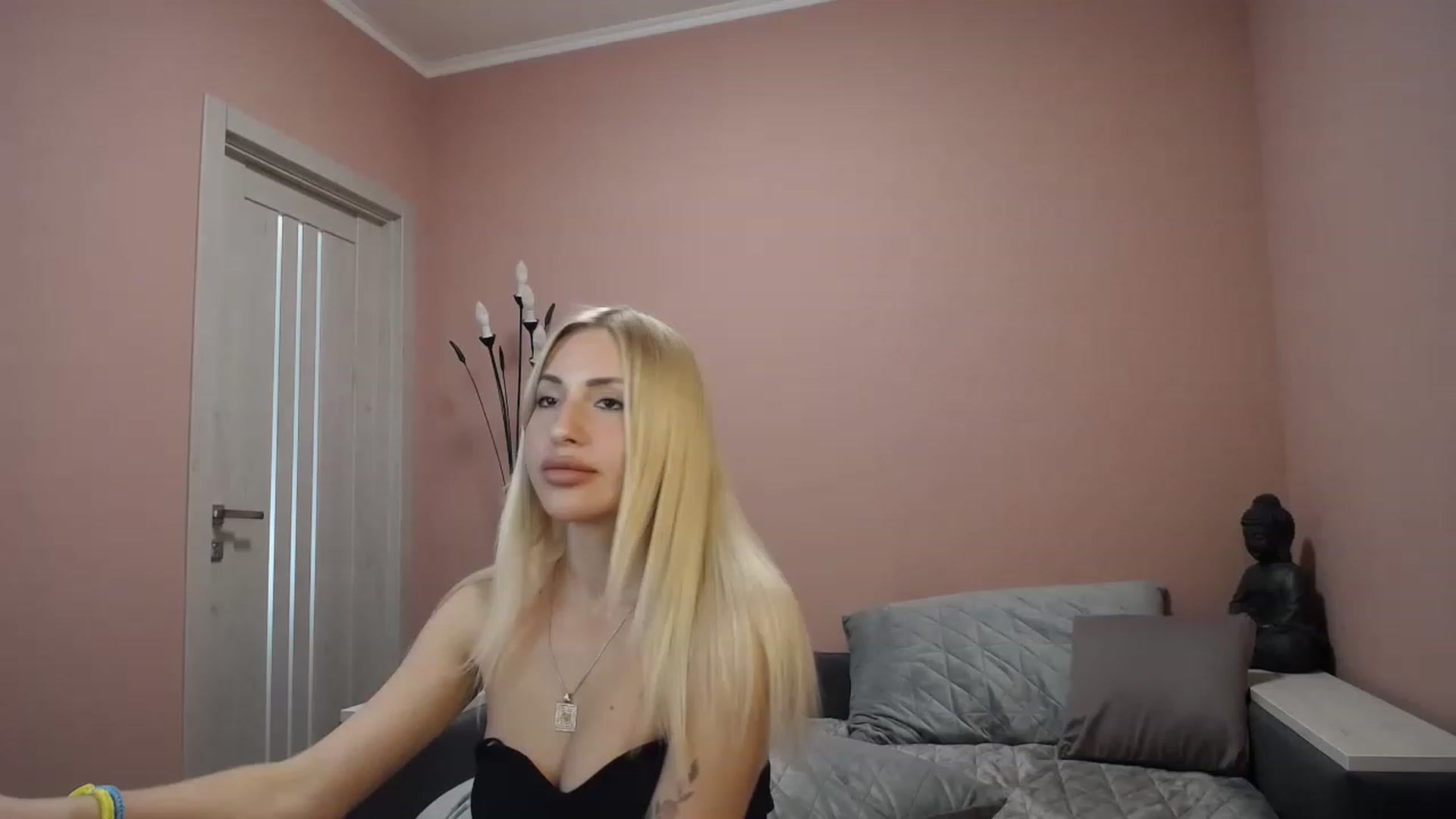 Gallery image thumbnail from KimKalash's myfreecams stream on, 06/07/2023, 12:48 image 14 of 20