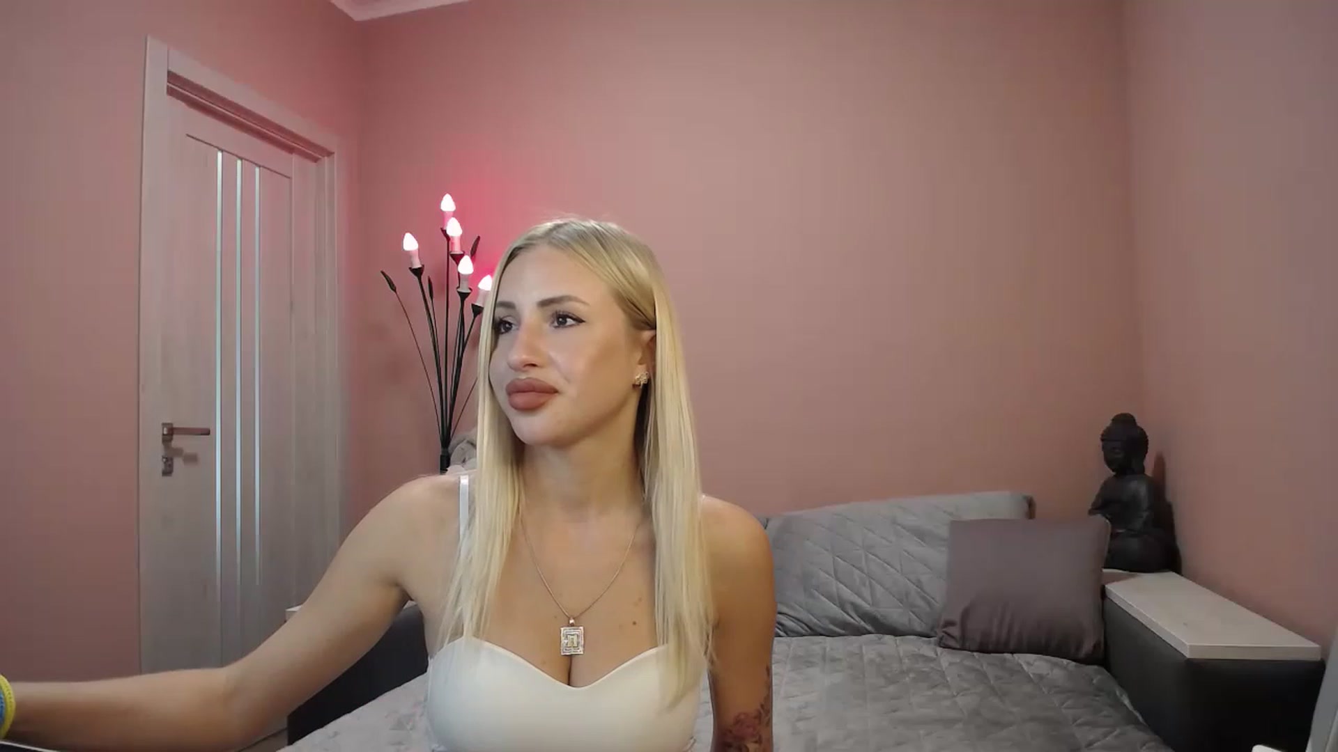Gallery image thumbnail from KimKalash's myfreecams stream on, 06/12/2023, 08:42 image 2 of 20