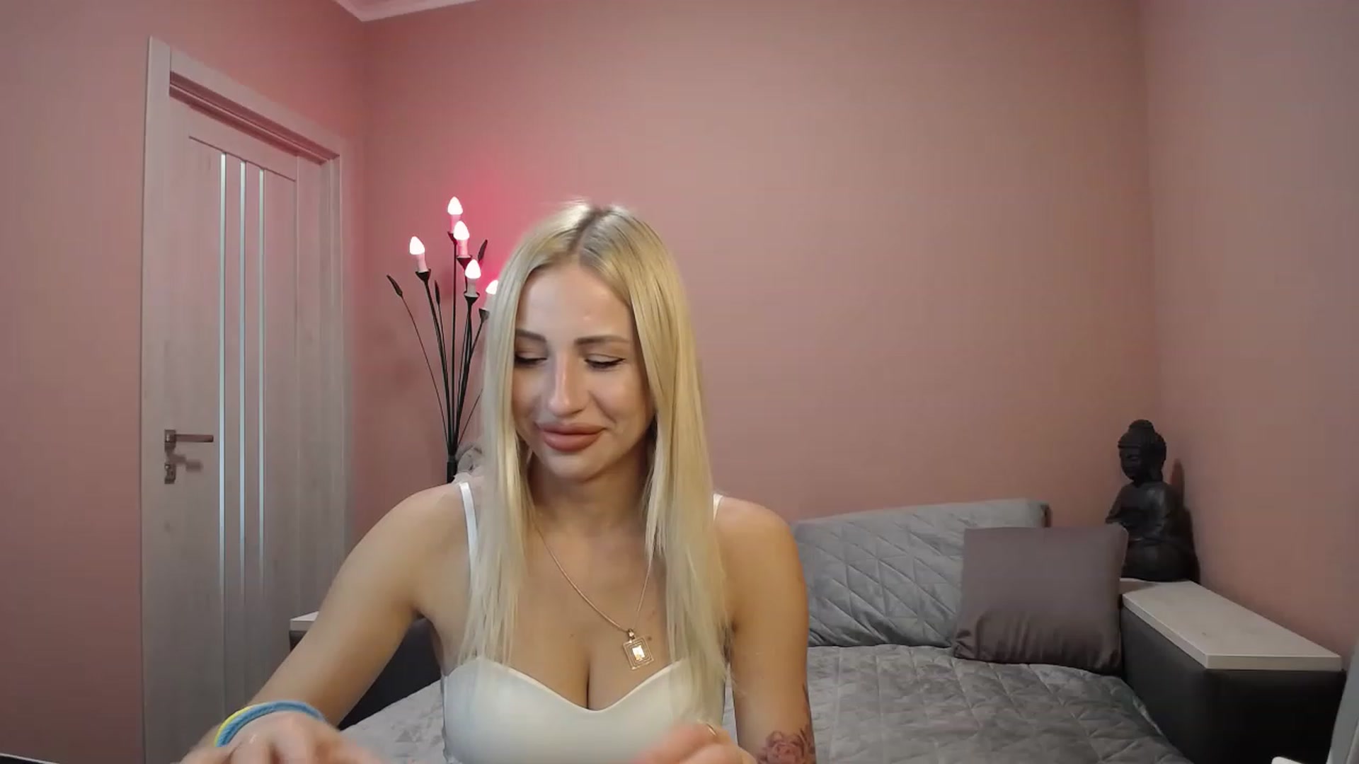Gallery image thumbnail from KimKalash's myfreecams stream on, 06/12/2023, 08:42 image 3 of 20