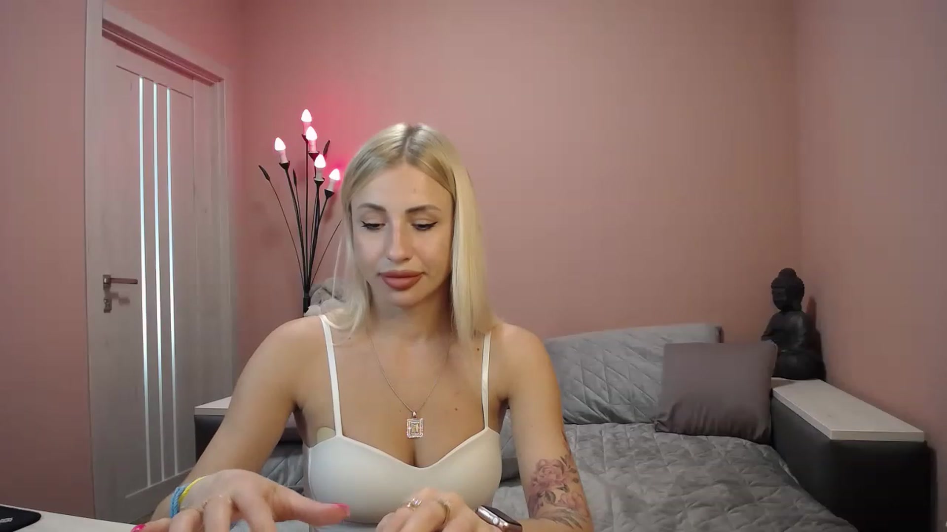 Gallery image thumbnail from KimKalash's myfreecams stream on, 06/12/2023, 10:41 image 17 of 20