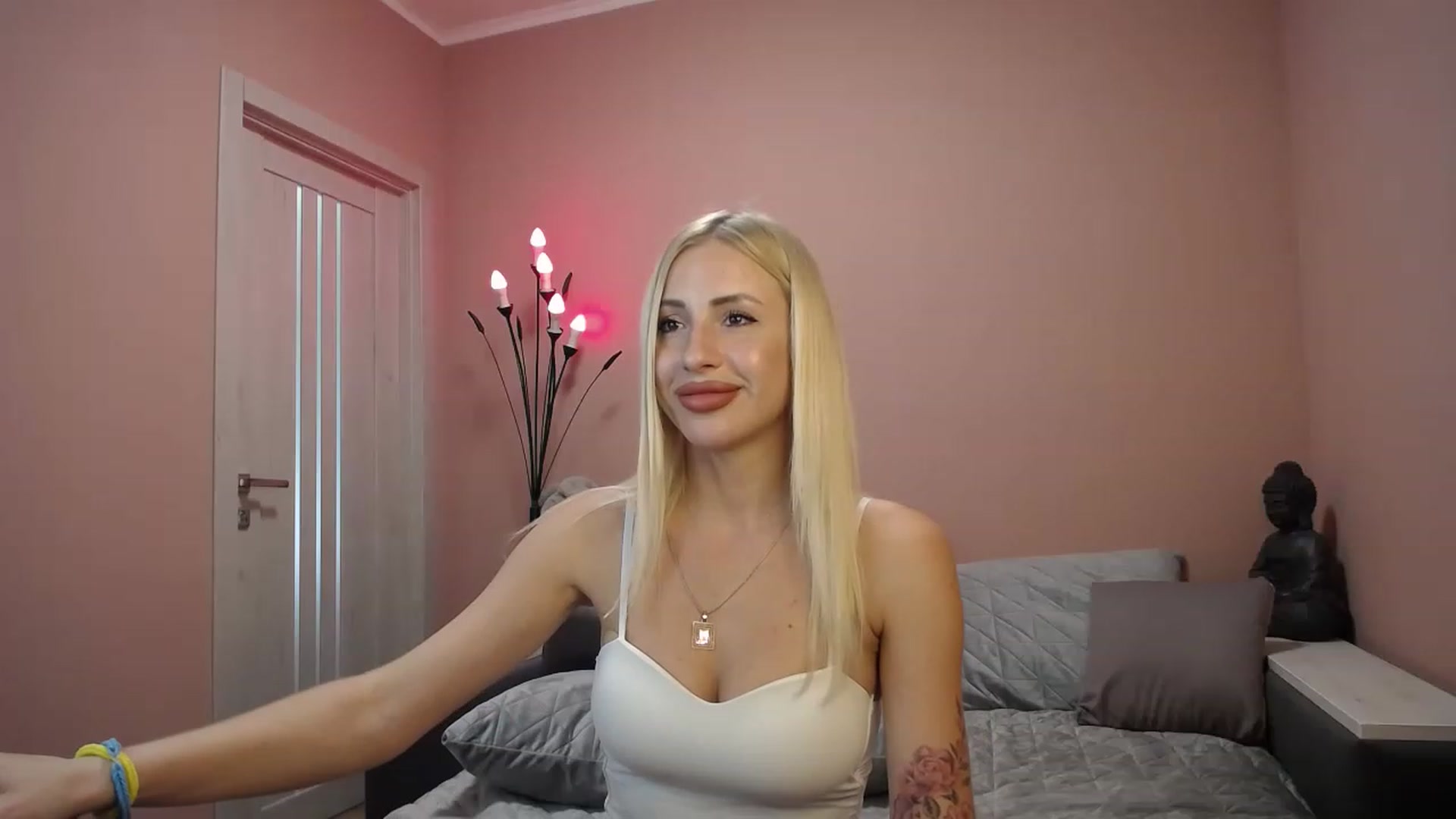 Gallery image thumbnail from KimKalash's myfreecams stream on, 06/12/2023, 10:41 image 6 of 20