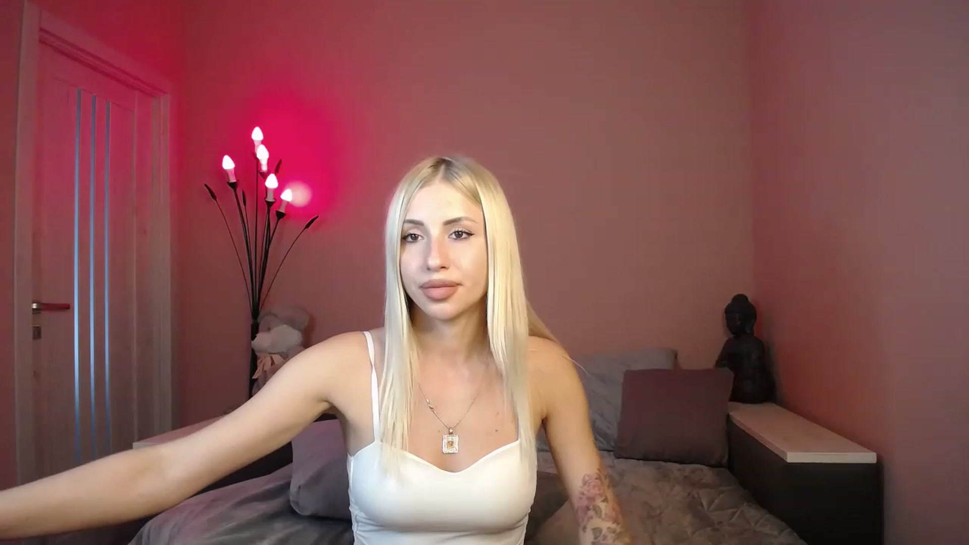 Gallery image thumbnail from KimKalash's myfreecams stream on, 06/14/2023, 10:59 image 18 of 20