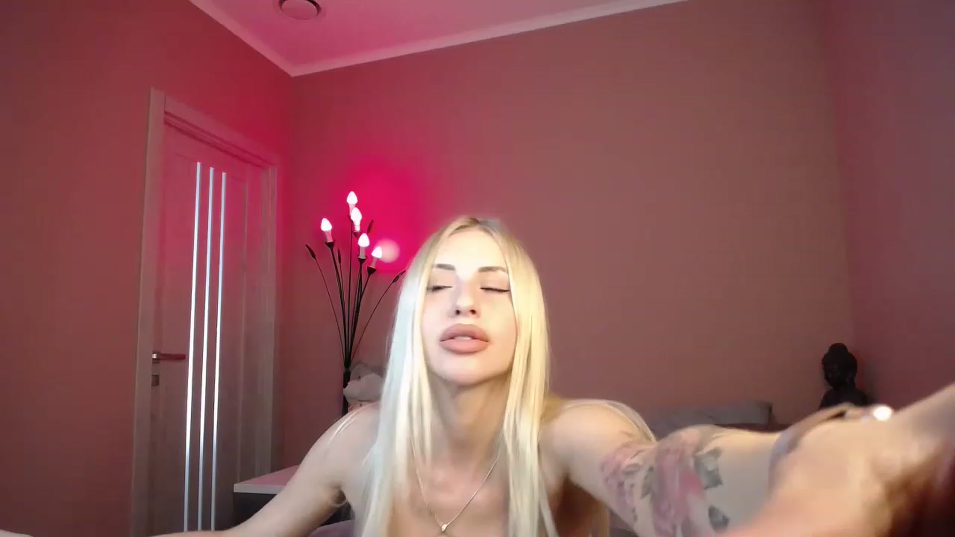 Gallery image thumbnail from KimKalash's myfreecams stream on, 06/14/2023, 10:59 image 11 of 20