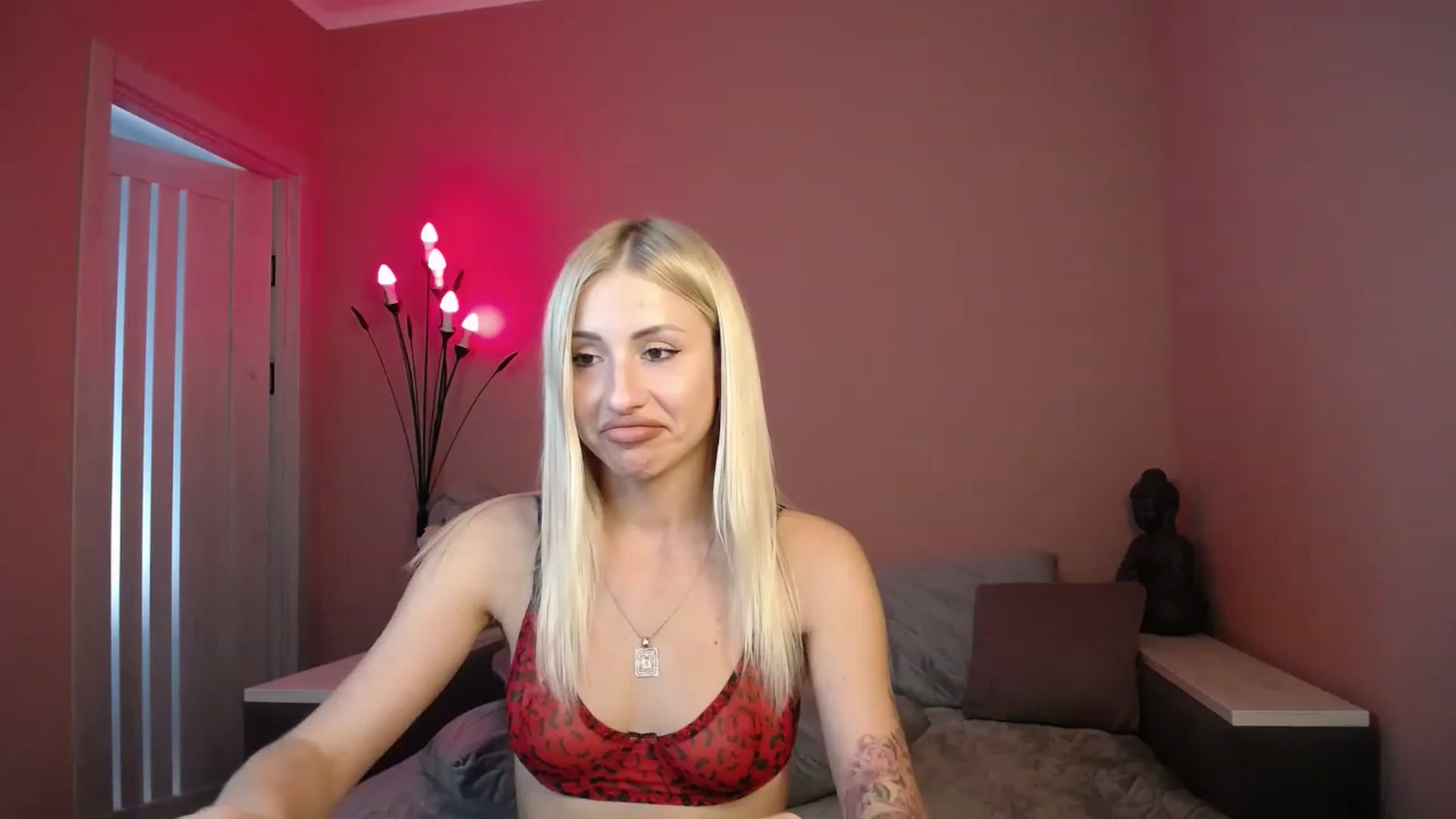 Gallery image thumbnail from KimKalash's myfreecams stream on, 06/14/2023, 12:17 image 17 of 20